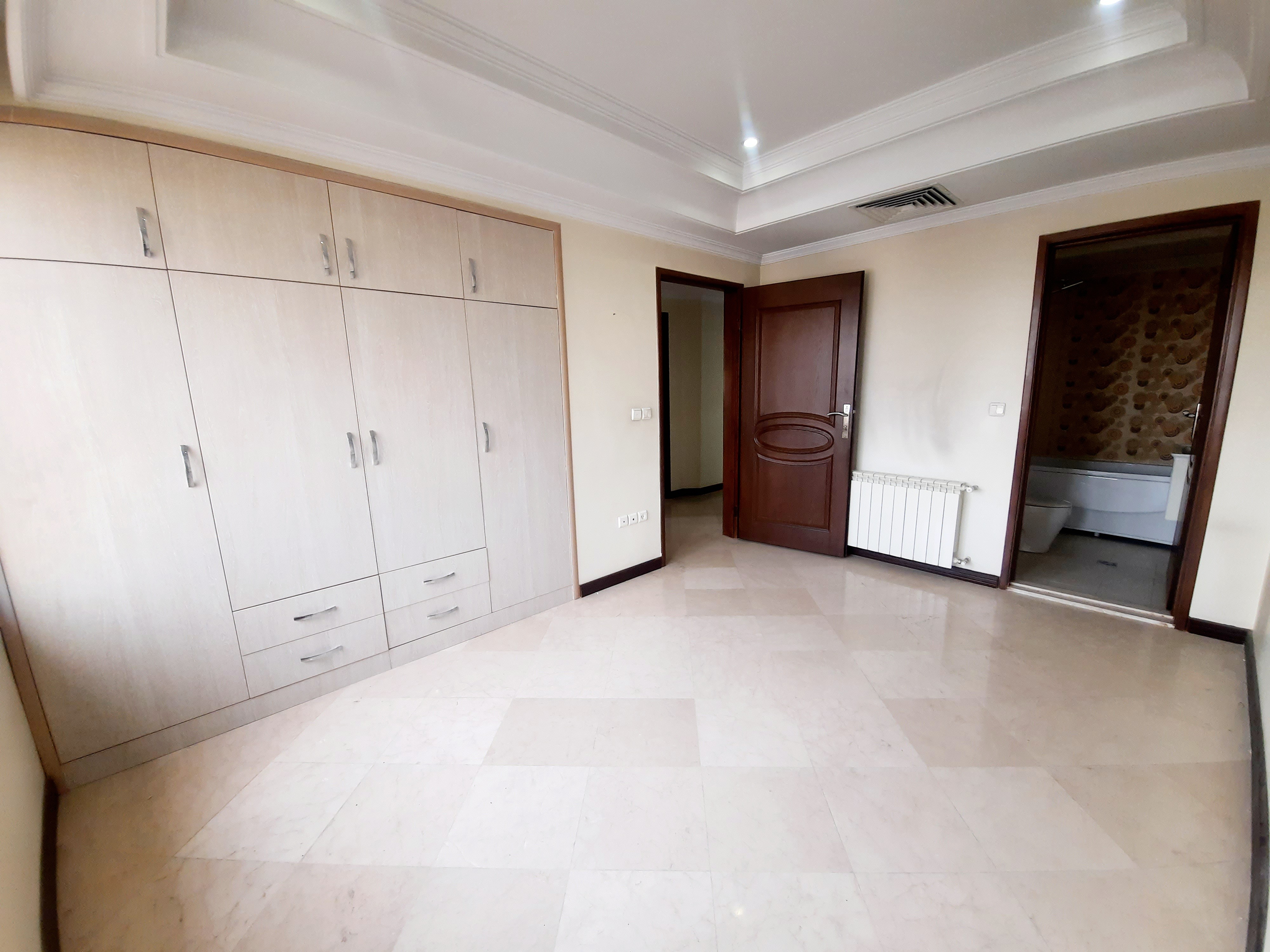 دیباجی جنوبی ۱۵۰ متر  ۲ پارکینگ سندی