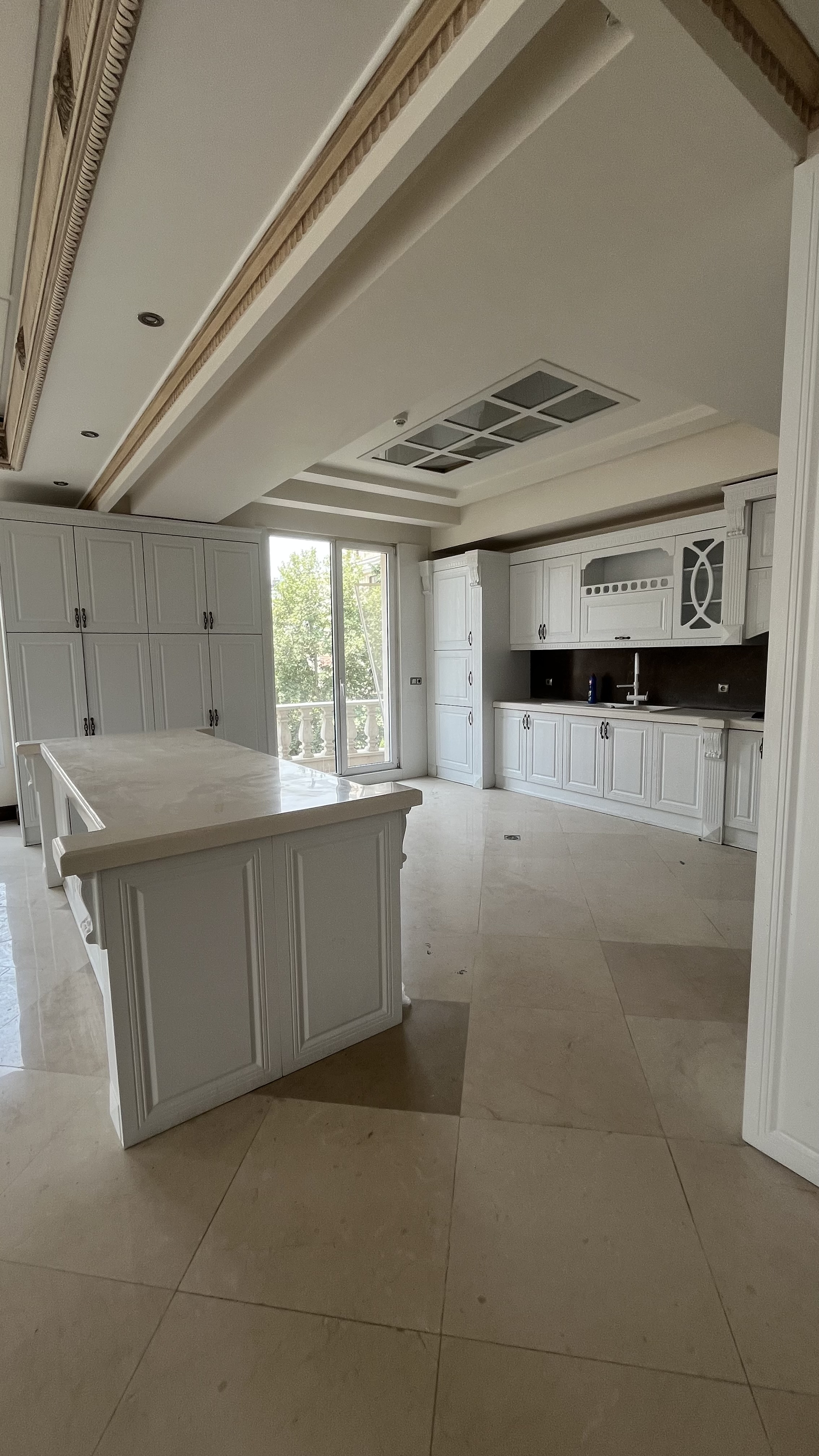 اجاره آپارتمان 330 متر تاپ لوکیشن