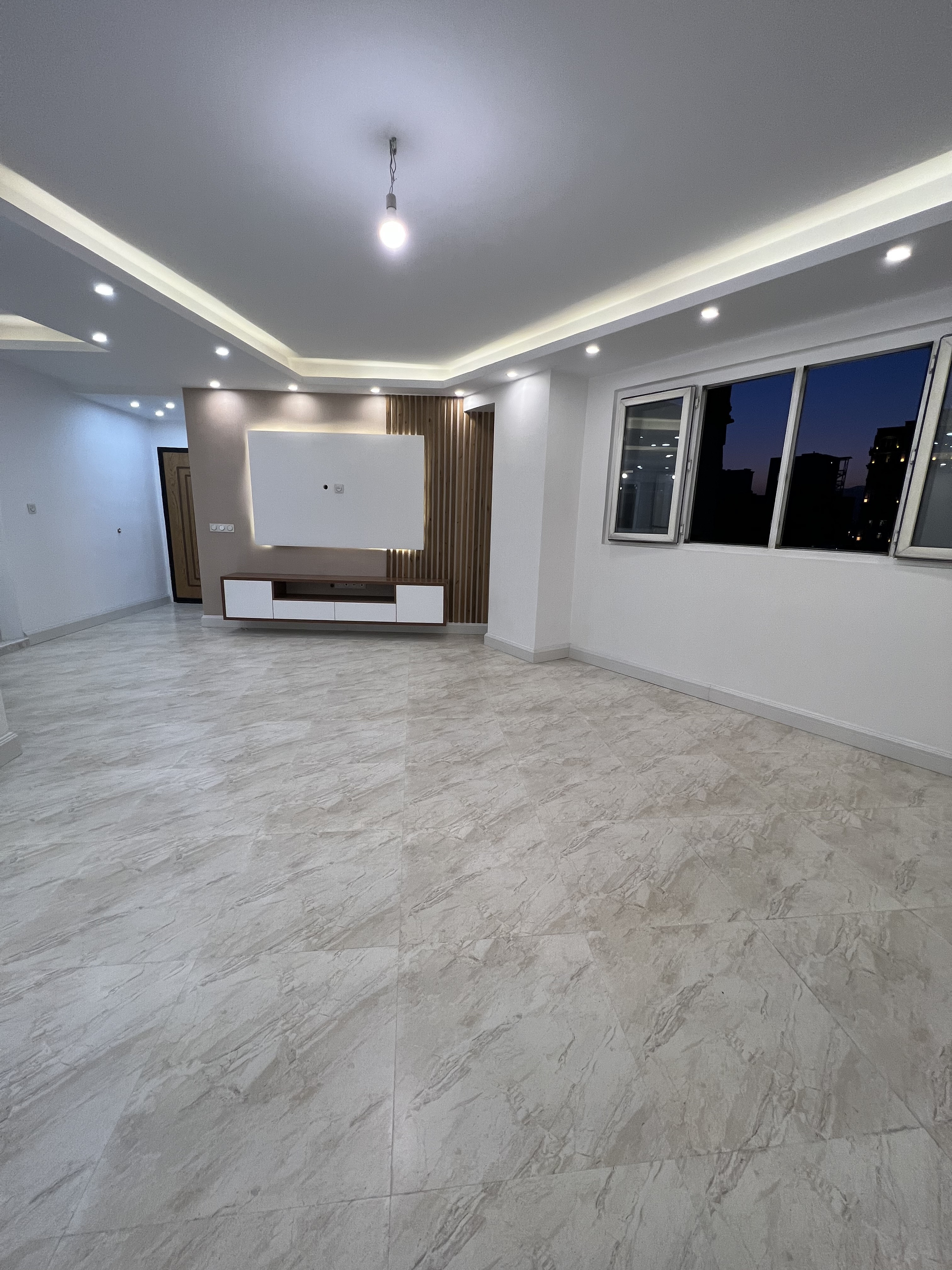 فروش آپارتمان ۱۲۰ متر ازگل۳ پارکینگ ویو ابدی