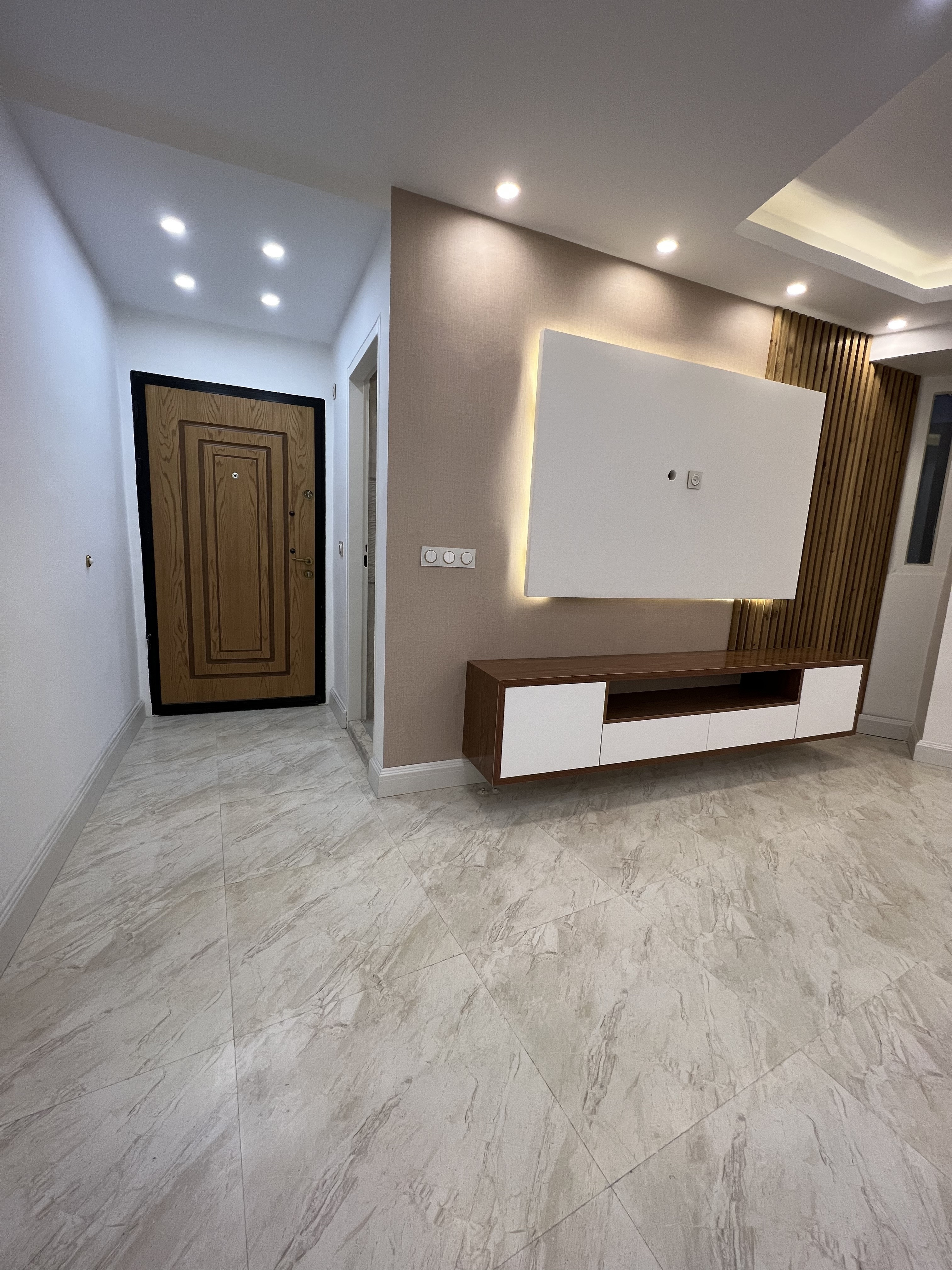 فروش آپارتمان ۱۲۰ متر ازگل۳ پارکینگ ویو ابدی