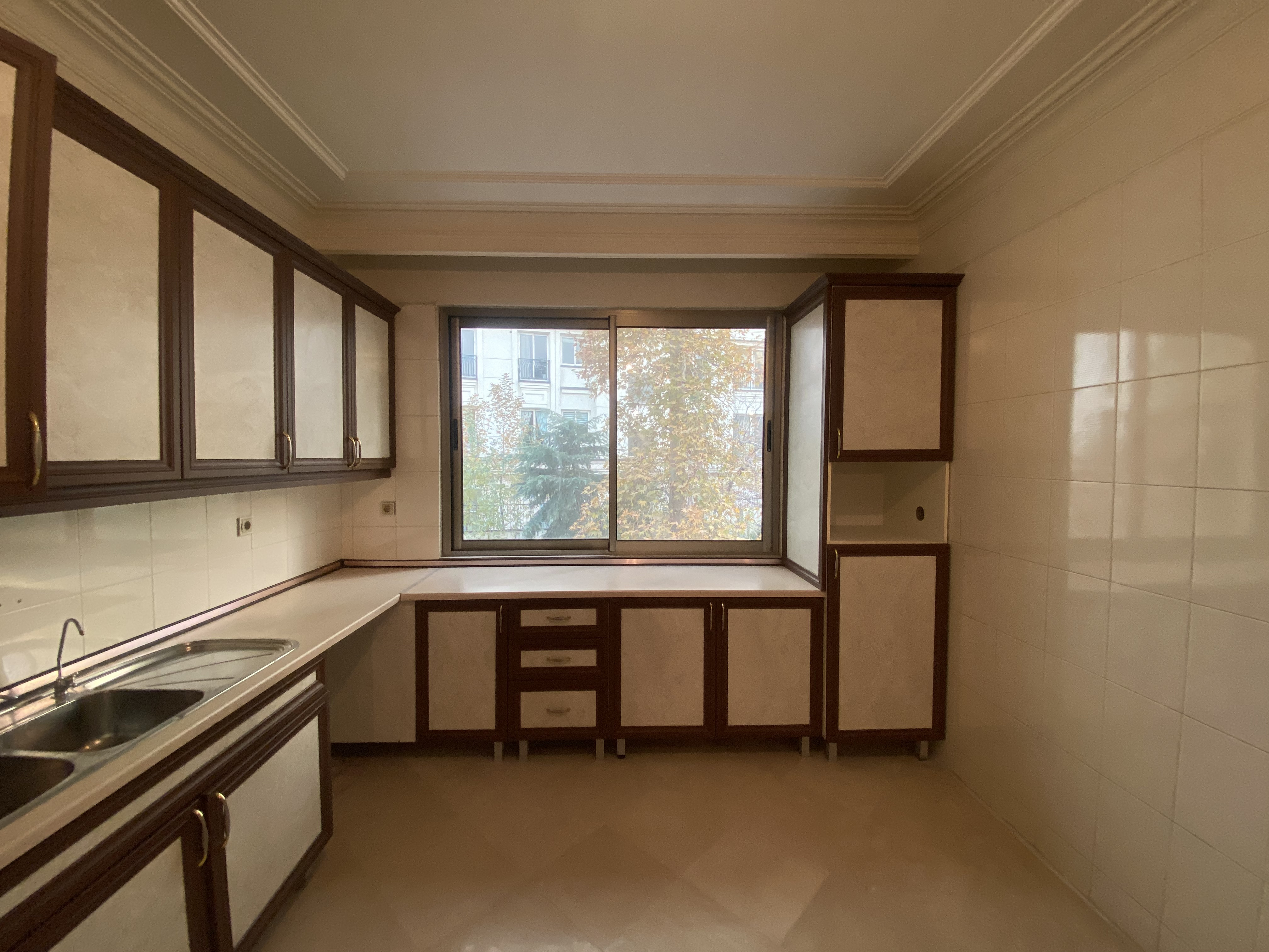 رهن و‌اجاره آپارتمان 185  متر دزاشیب