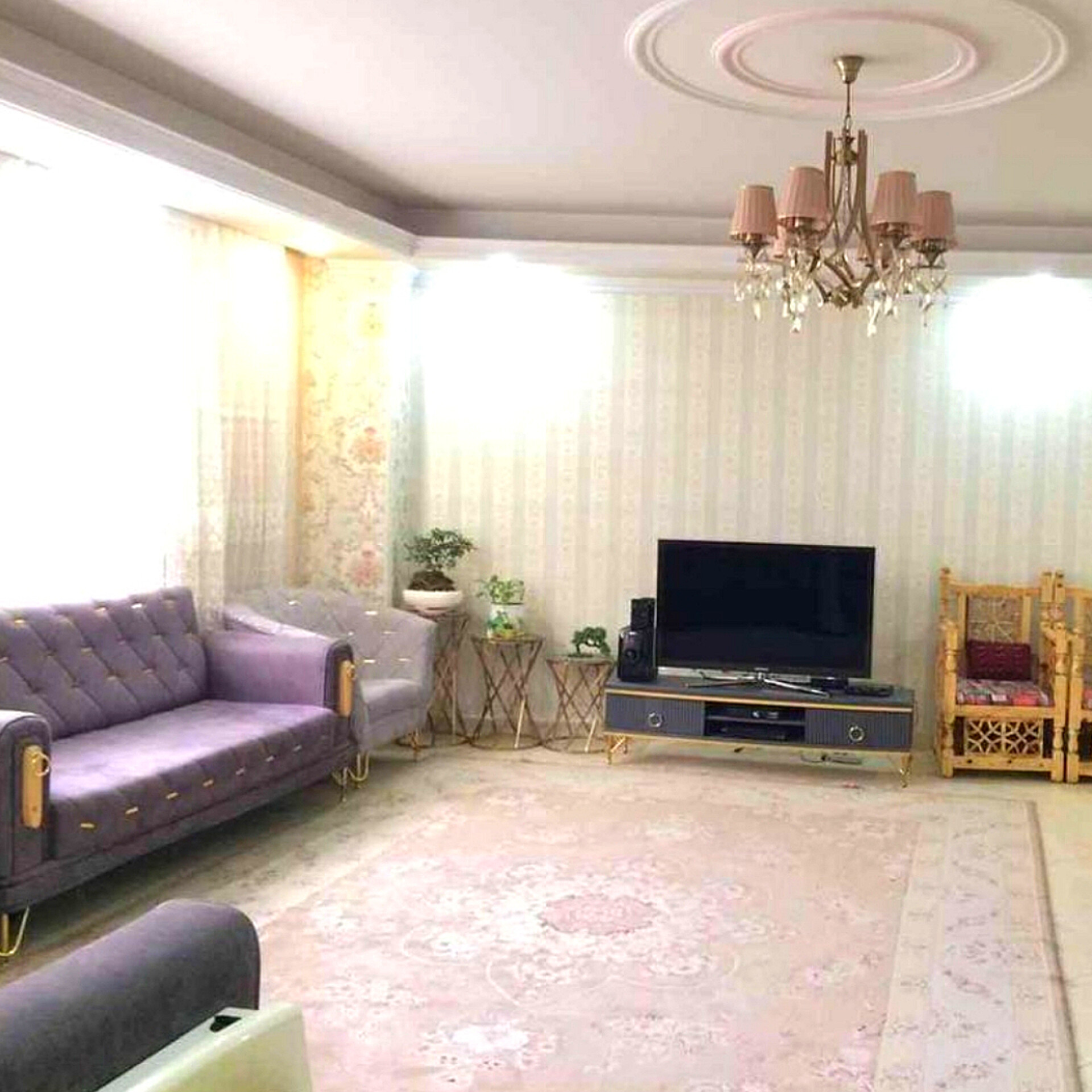 فروش آپارتمان ۸۰ متری سالن وسیع در فرمانیه