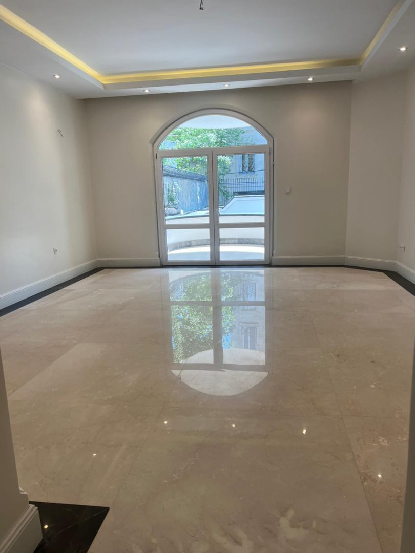 اجاره ویلایی 800 متر فرمانیه سه جهت نور