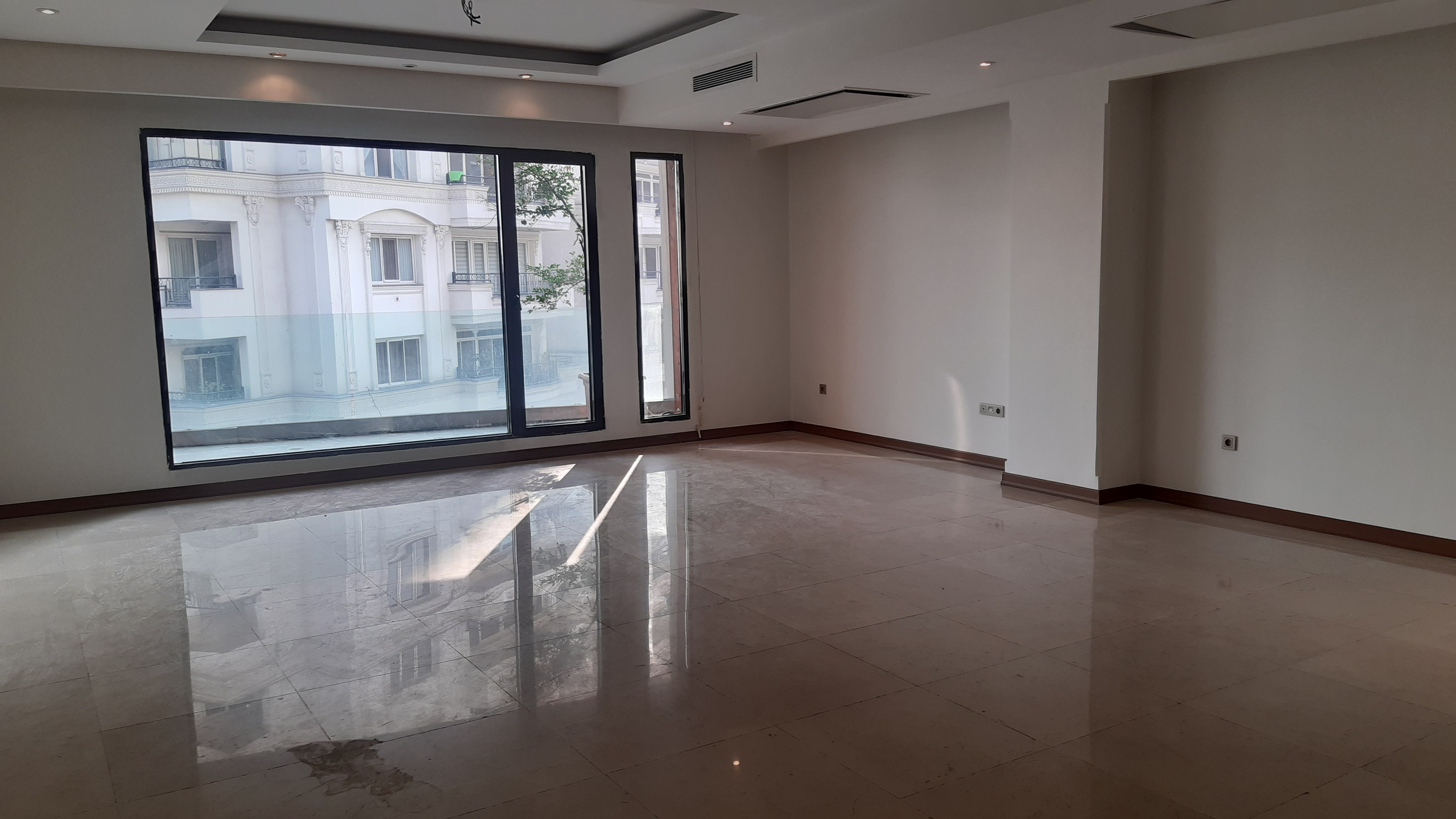 اجاره آپارتمان ۲۲۰ متر در فرمانیه