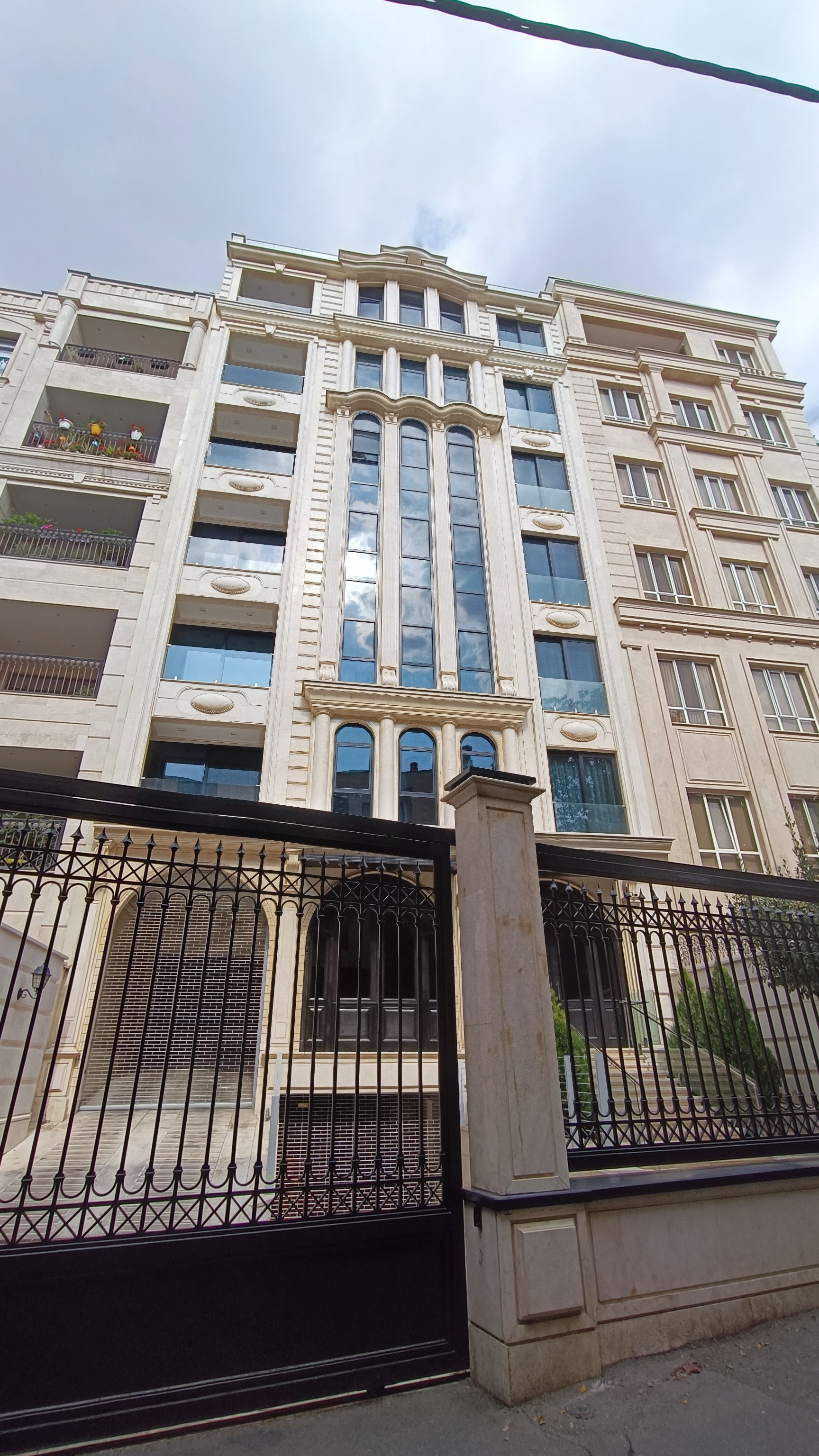 فروش آپارتمان 200 متر فرمانیه فول امکانات