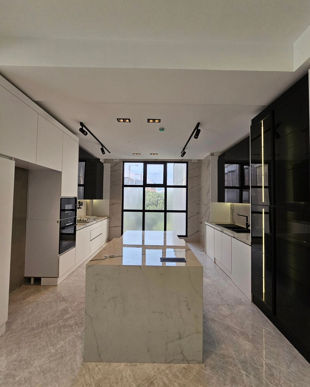 فرمانیه سنبل 260متر 4خواب 2مستر تک واحدی