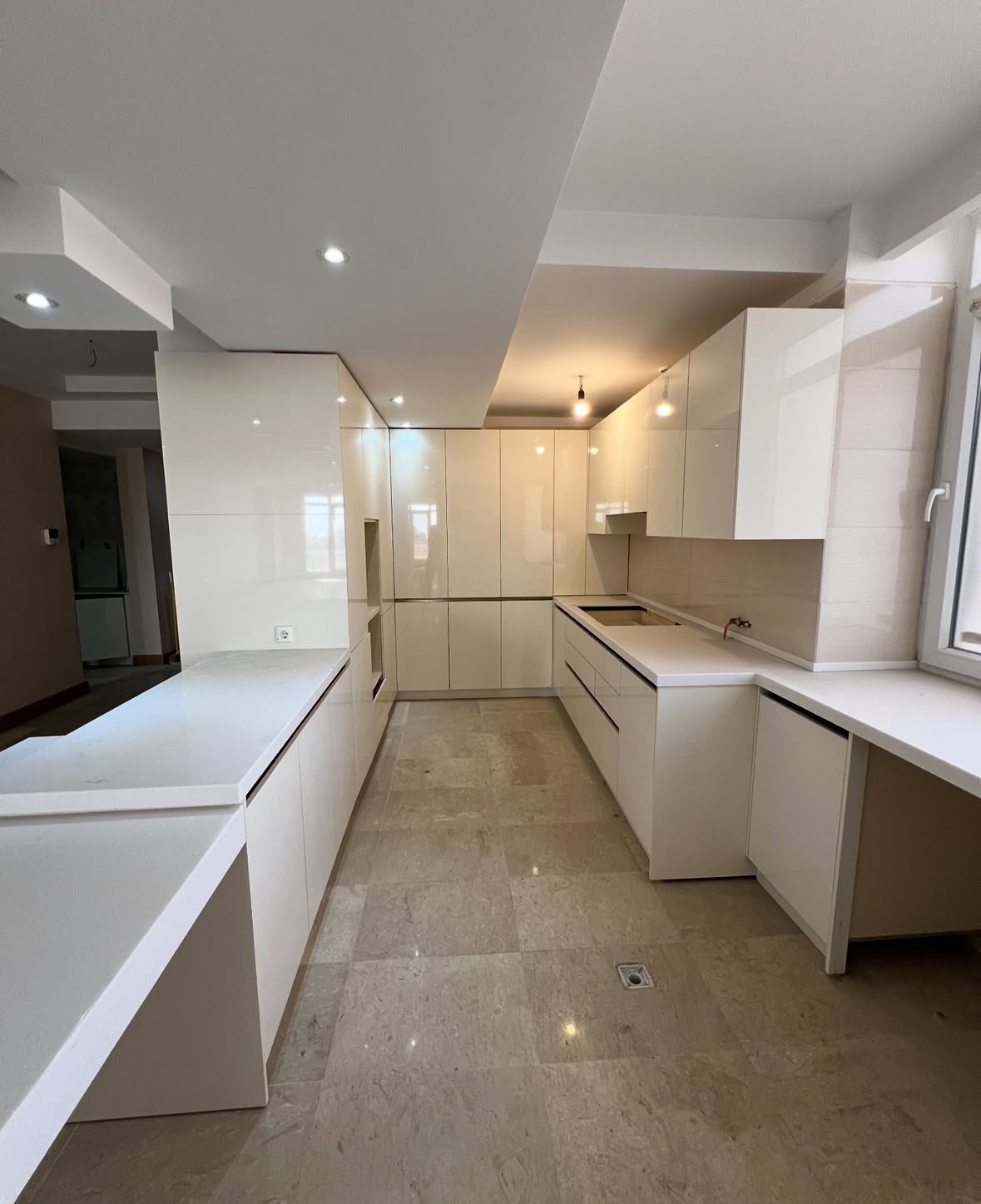 فروش آپارتمان 160 متر قلهک تراس بزرگ با ویو رویایی