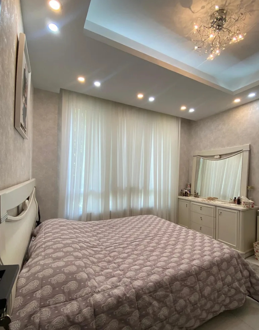 فروش آپارتمان 90 متری 2 خوابه خوش نقشه غرق نور 2 پارکینگ