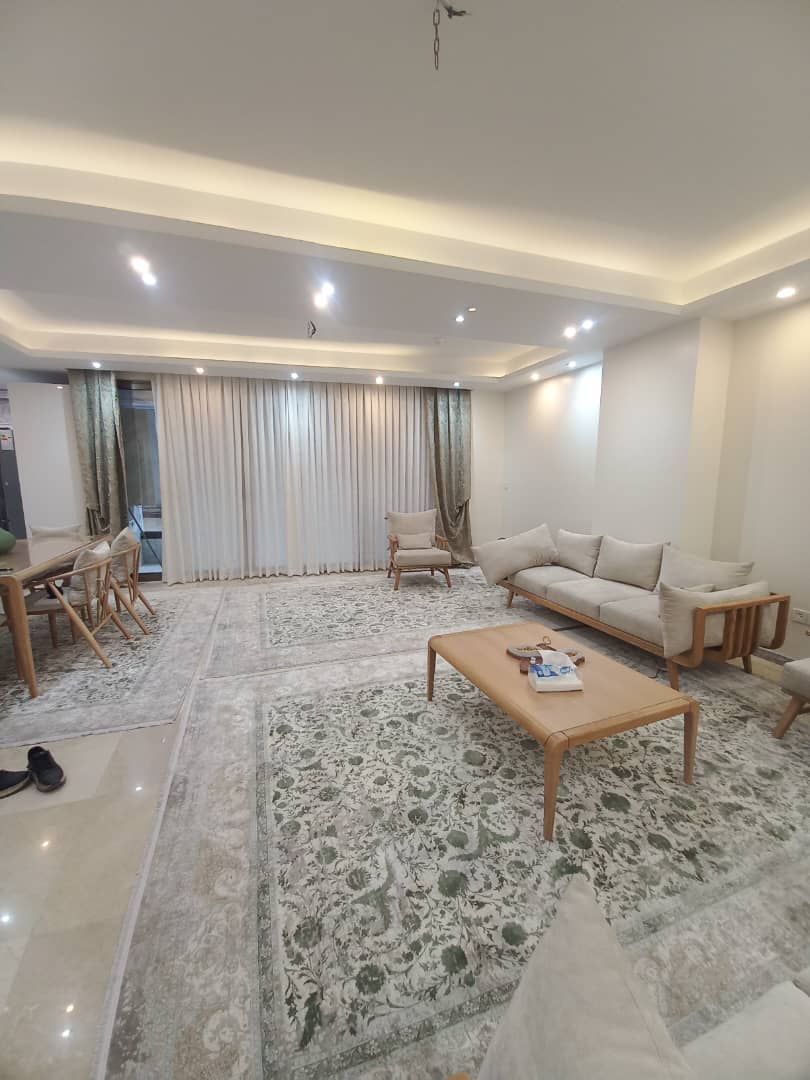 فروش آپارتمان 140متری خوش نقشه زیر قیمت در کامرانیه