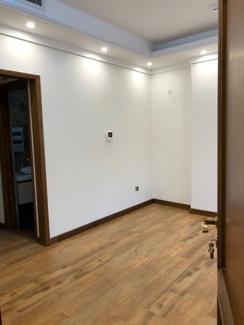 فروش آپارتمان 126 متر اکازیون 2 جهت نور خطی سازه ای فاخر و به نام
