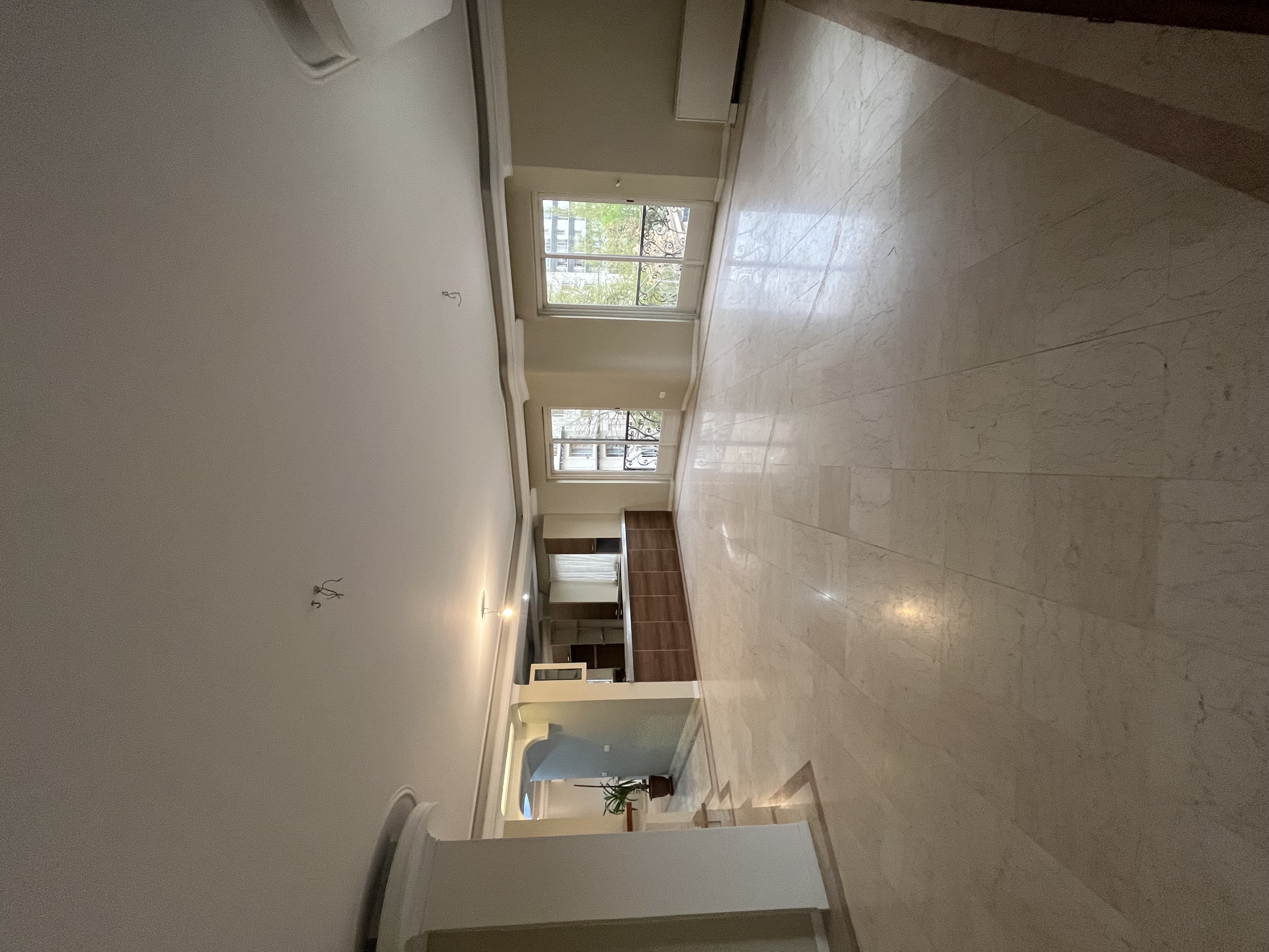 175 متر دو‌نبش