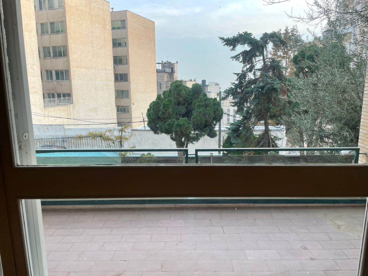 اپارتمان 190متری سه خواب تراس دار