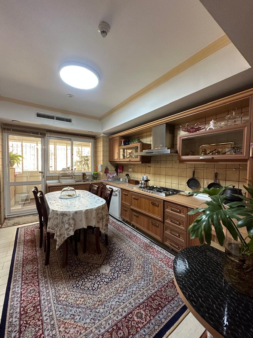 فروش آپارتمان 210 آجودانیه