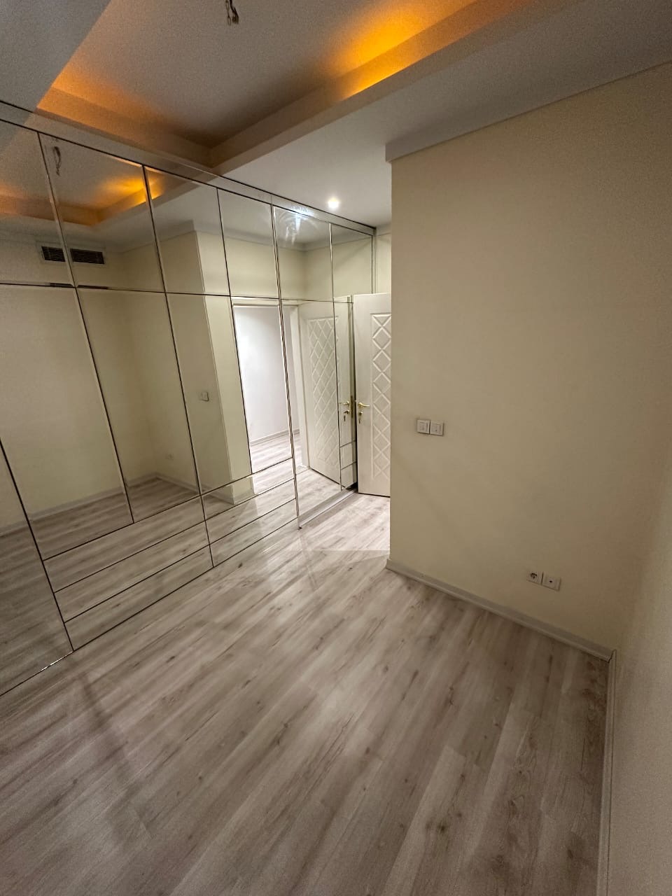 فروش آپارتمان 130 متر جهانتاب تاپ لوکیشن