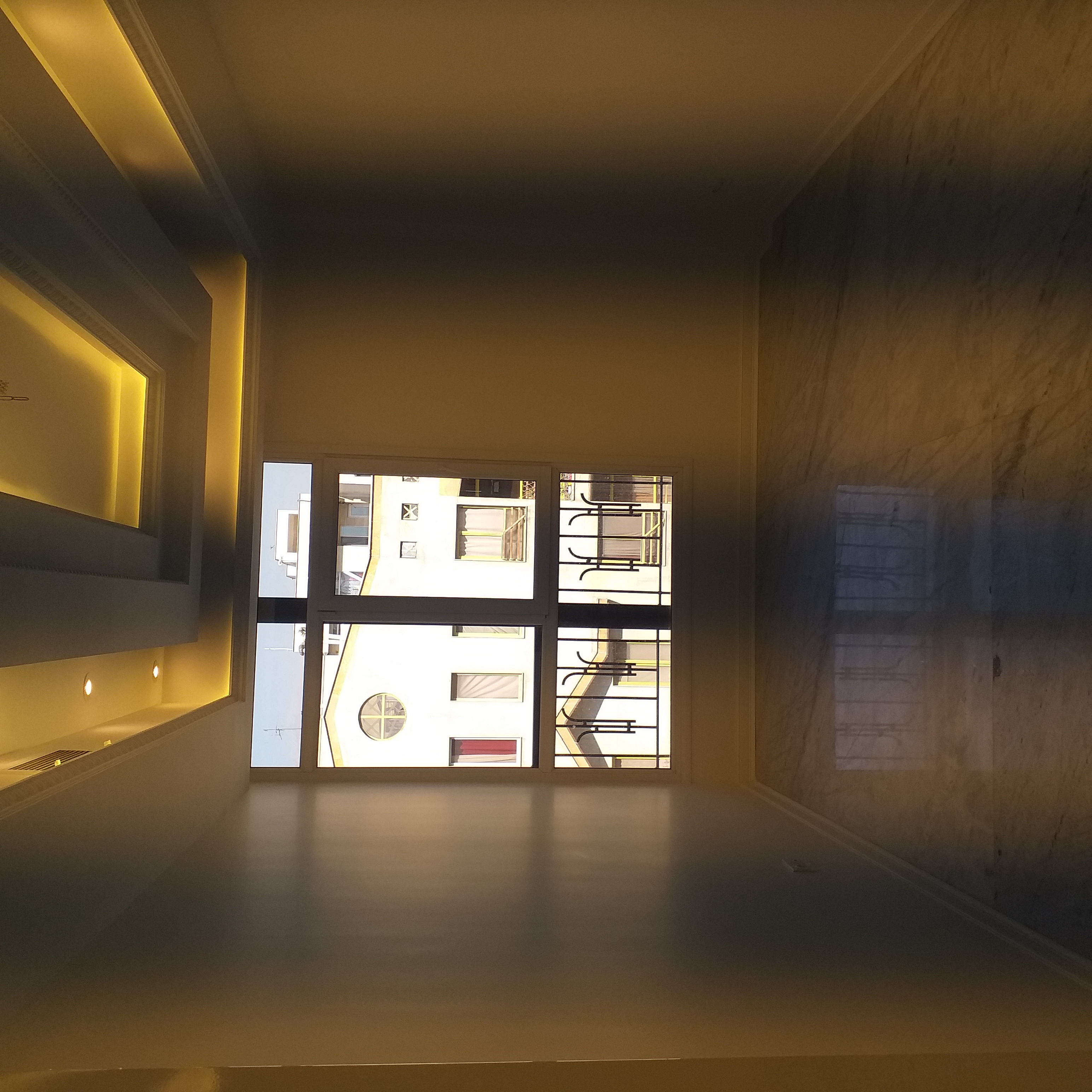 فروش آپارتمان 215 متری /4 خواب /3پارکینگ/ فول امکانات/ تکواحدی