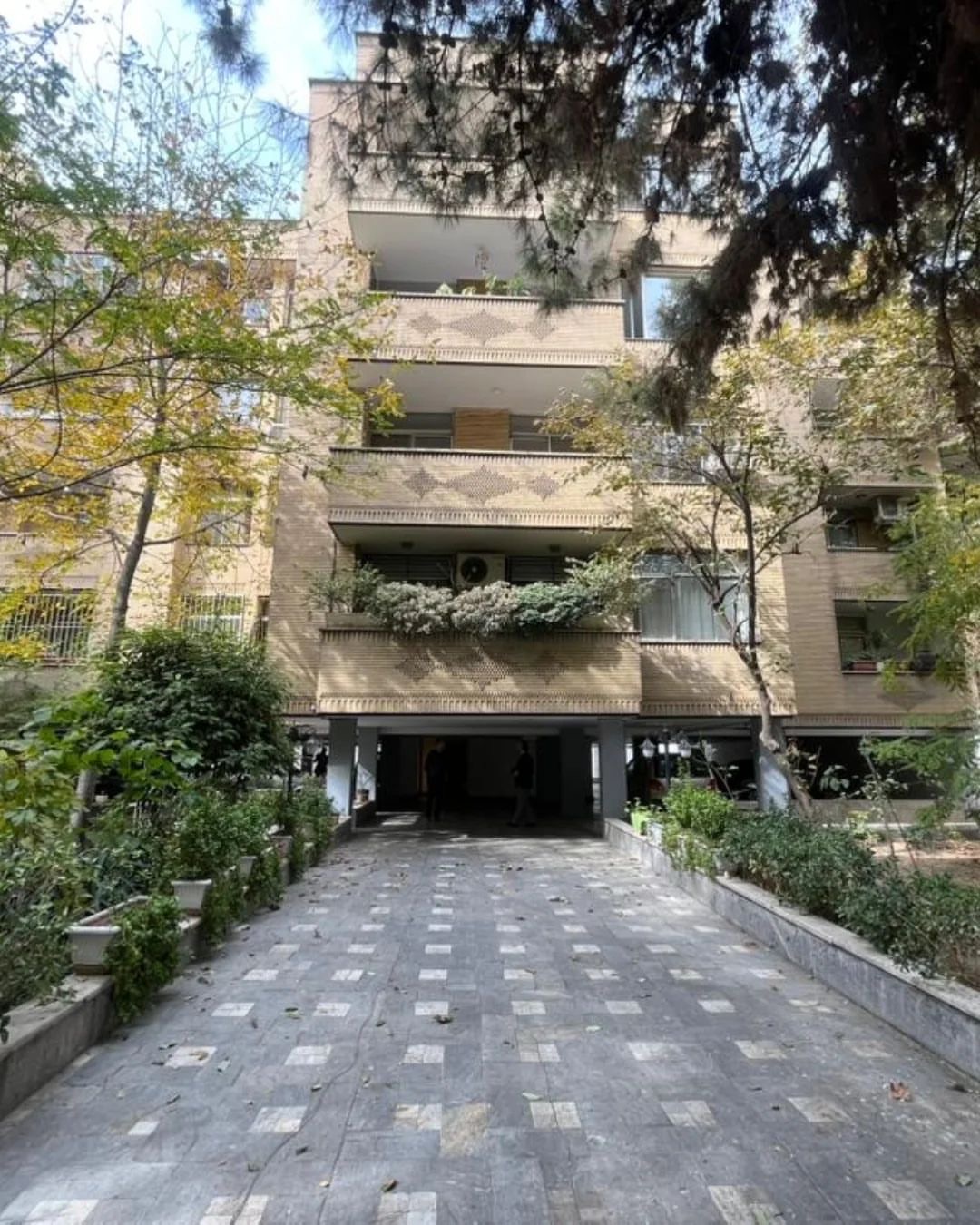 اجاره آپارتمان 130 متر 2 خواب آجودانیه