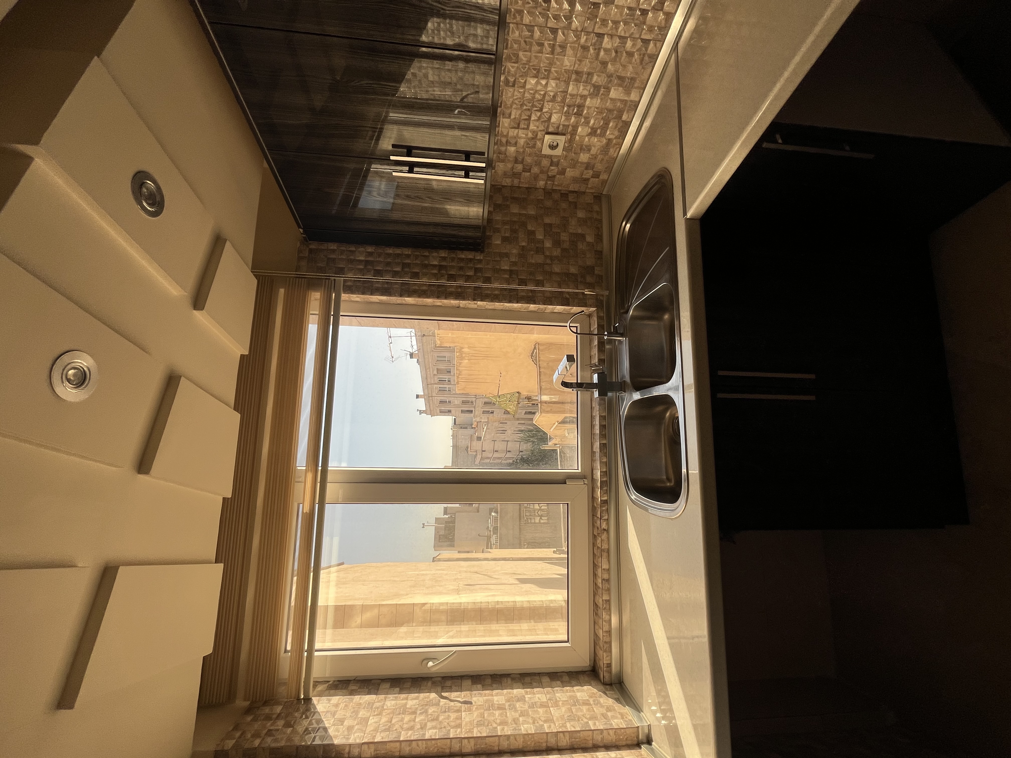 فروش آپارتمان 95 متری کیکاووس فول امکانات