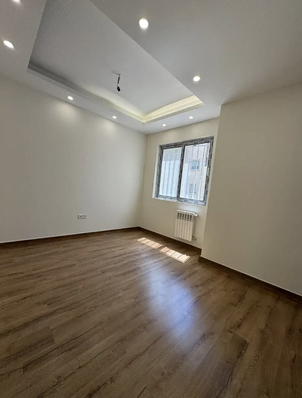 فروش آپارتمان 100 متر حکمت غرق نور