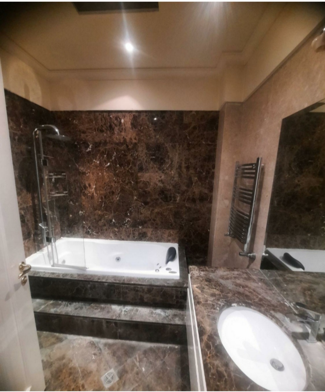 فروش آپارتمان فرمانیه شرقی مهماندوست 256 متر لوکیشن