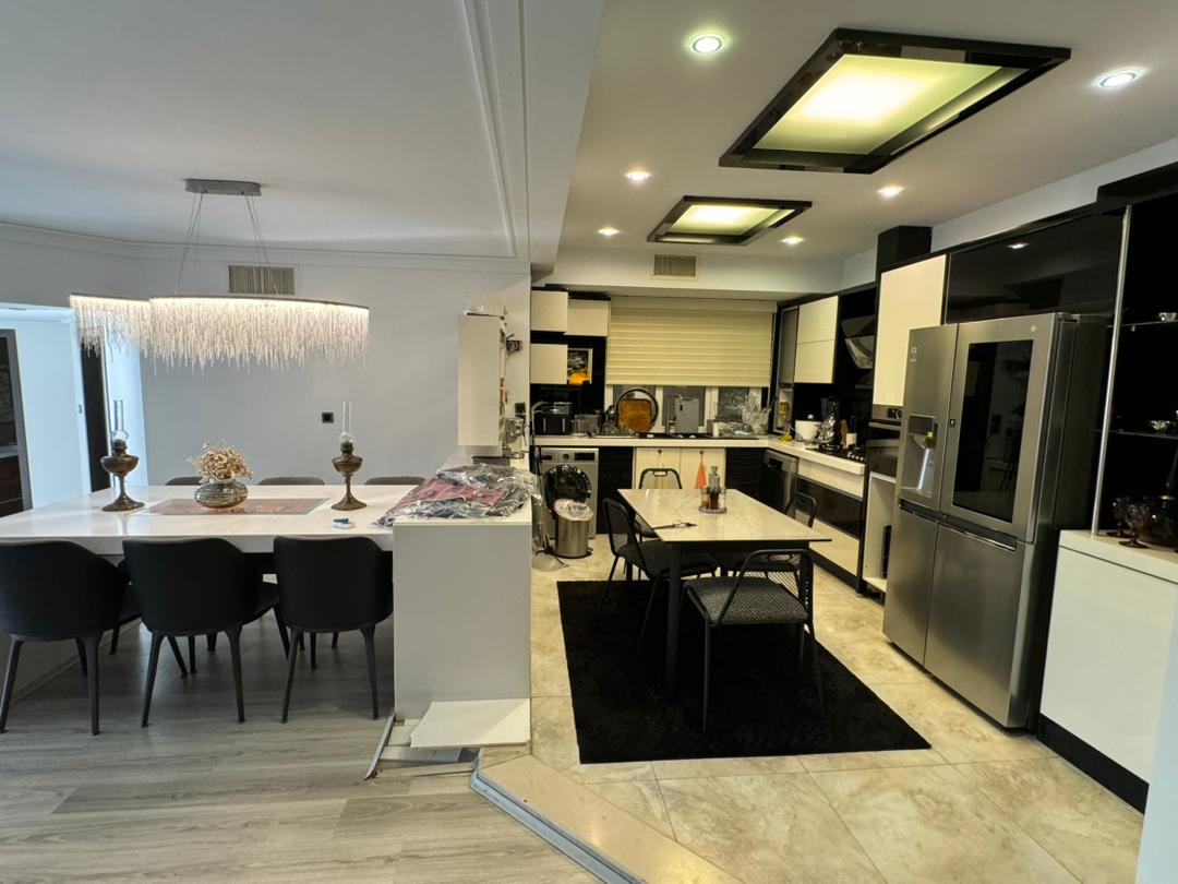 فروش آپارتمان نیاوران 203 متر ویو مشجر نزدیک پارکینگ لوکیشن اعیانی