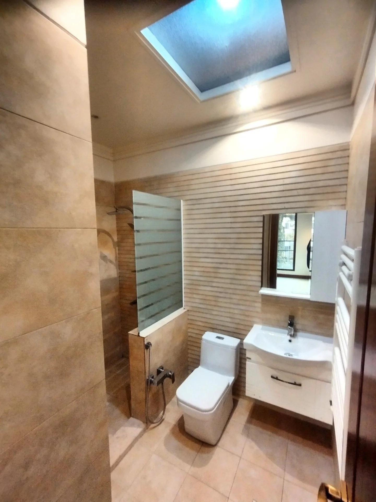 فروش آپارتمان 150 متر دروس یخچال فول 2 پارکینگ سندی