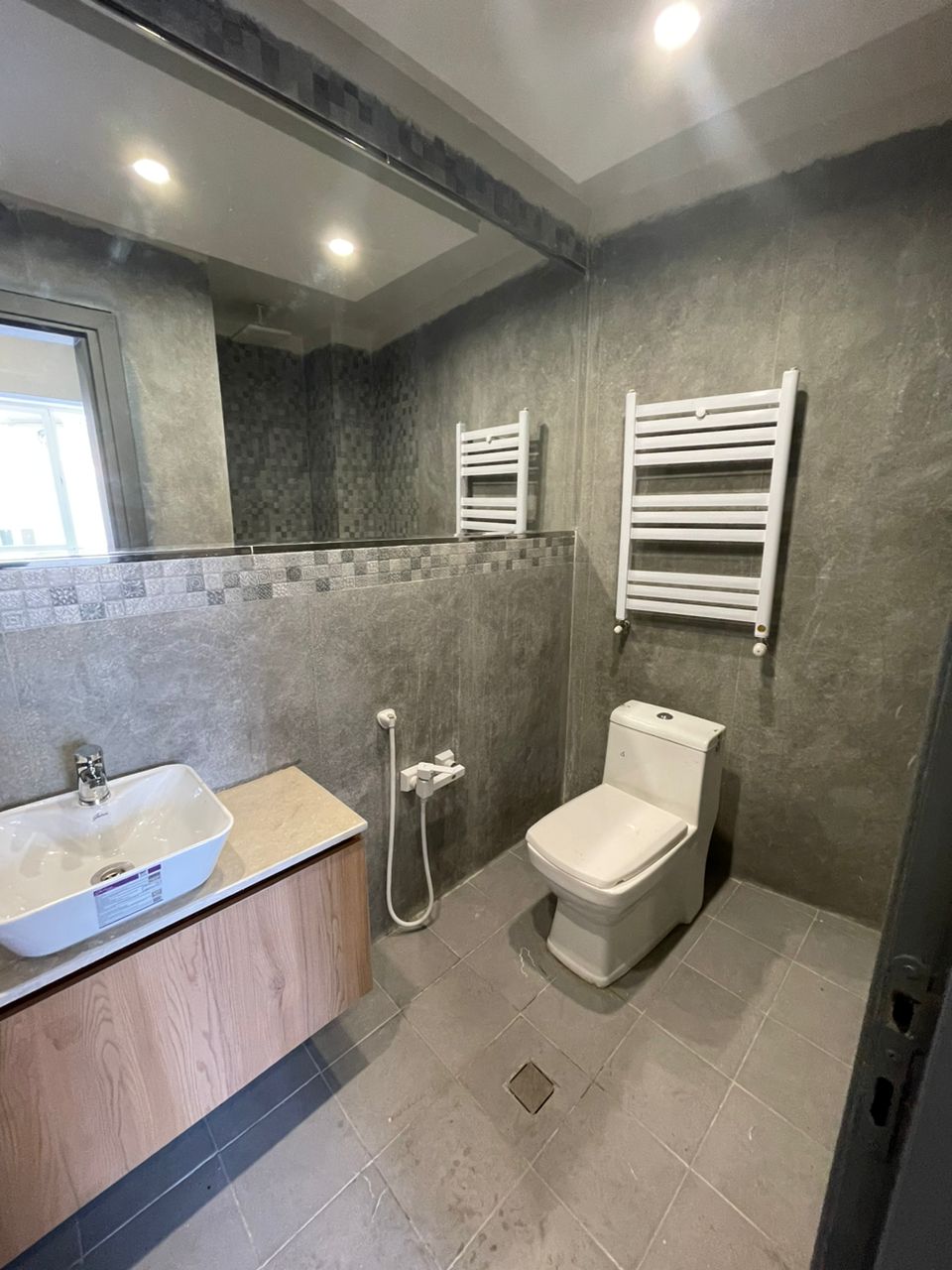 فروش واحد150متری مدرن با تراس10متری در قلب دربند