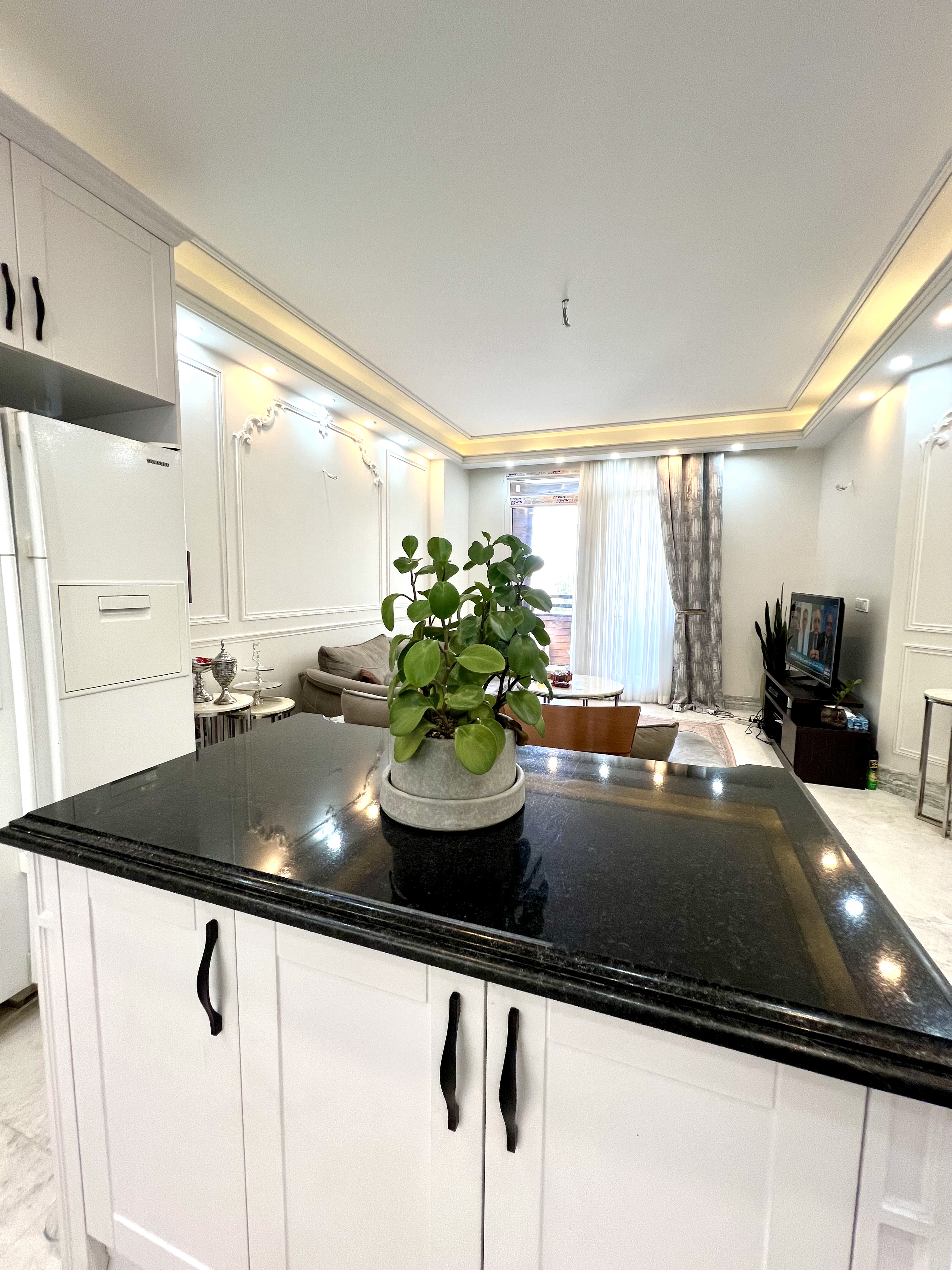 فروش آپارتمان 90 متر کیکاووس تاپ لوکیشن