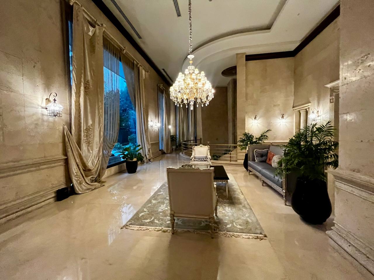 اجاره آپارتمان 240 متر فرمانیه شرقی فول مشاعات