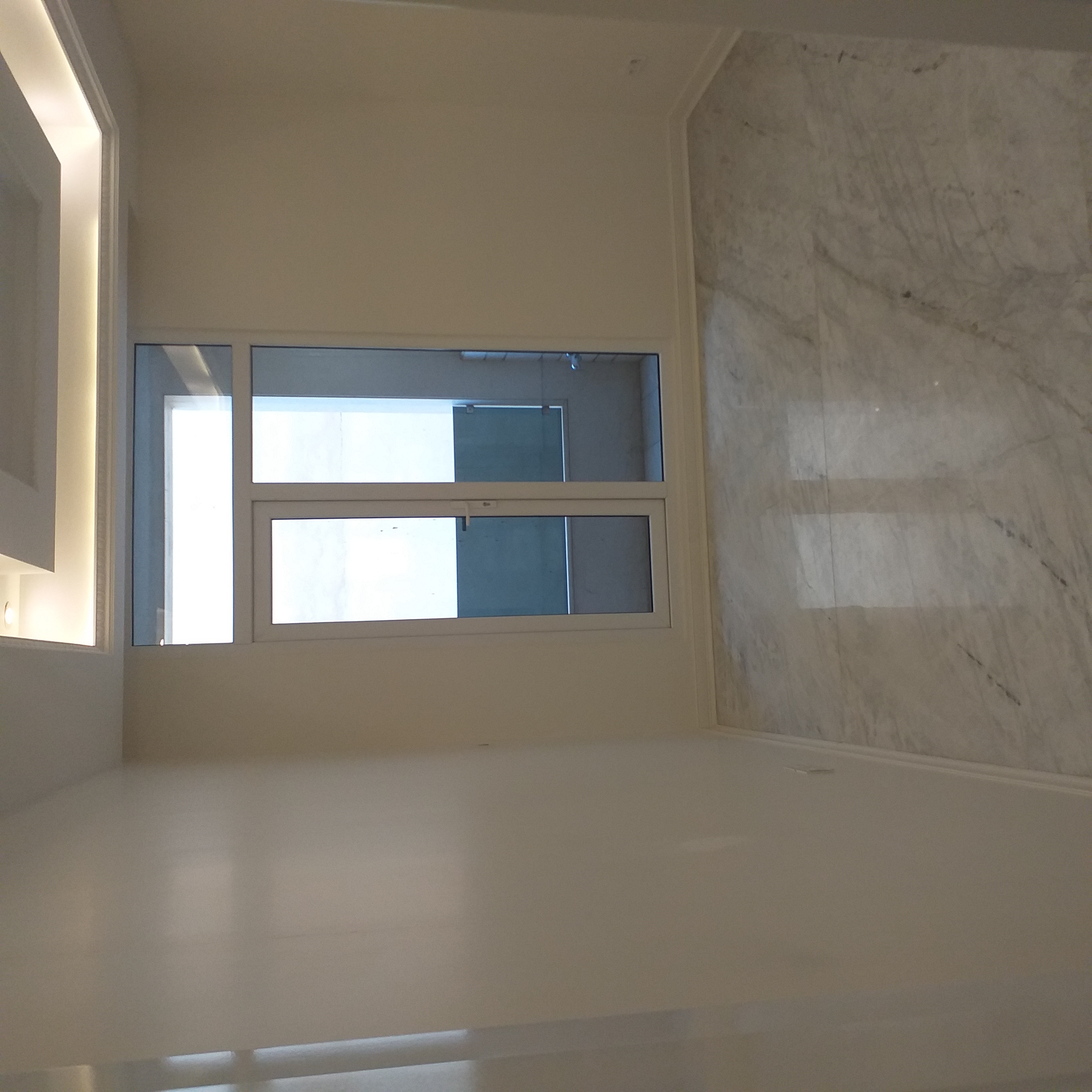 فروش آپارتمان 215 متری /4 خواب /3پارکینگ/ فول امکانات/ تکواحدی