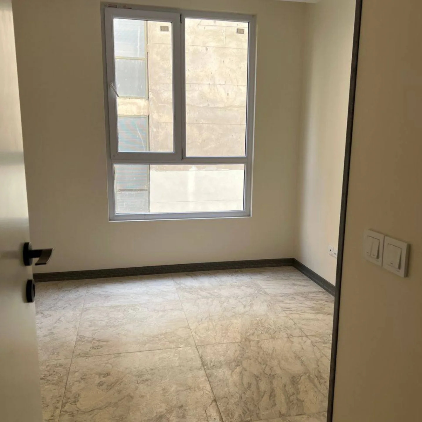 فروش آپارتمان 150 متر دروس احتشامیه پلانی متفاوت سازه بنام