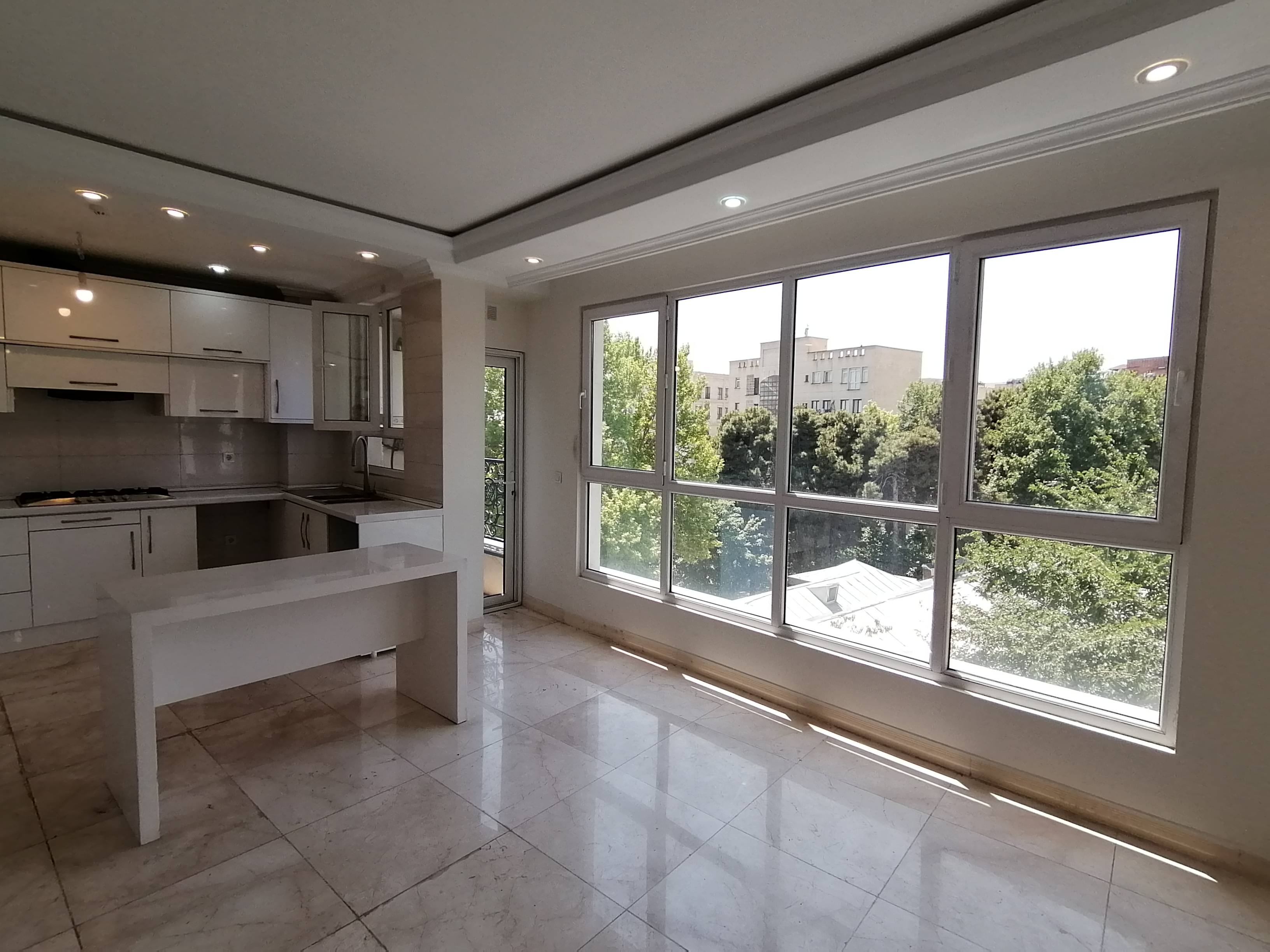 فروش آپارتمان 100 متر کیکاوس 2خواب آکواریوم نور