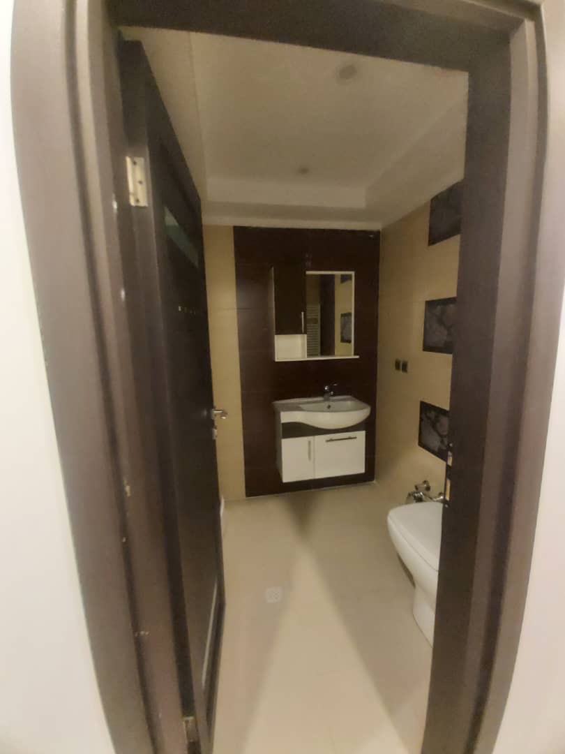 فروش آپارتمان 150 متر آپارتمان غرق در نور مستقیم