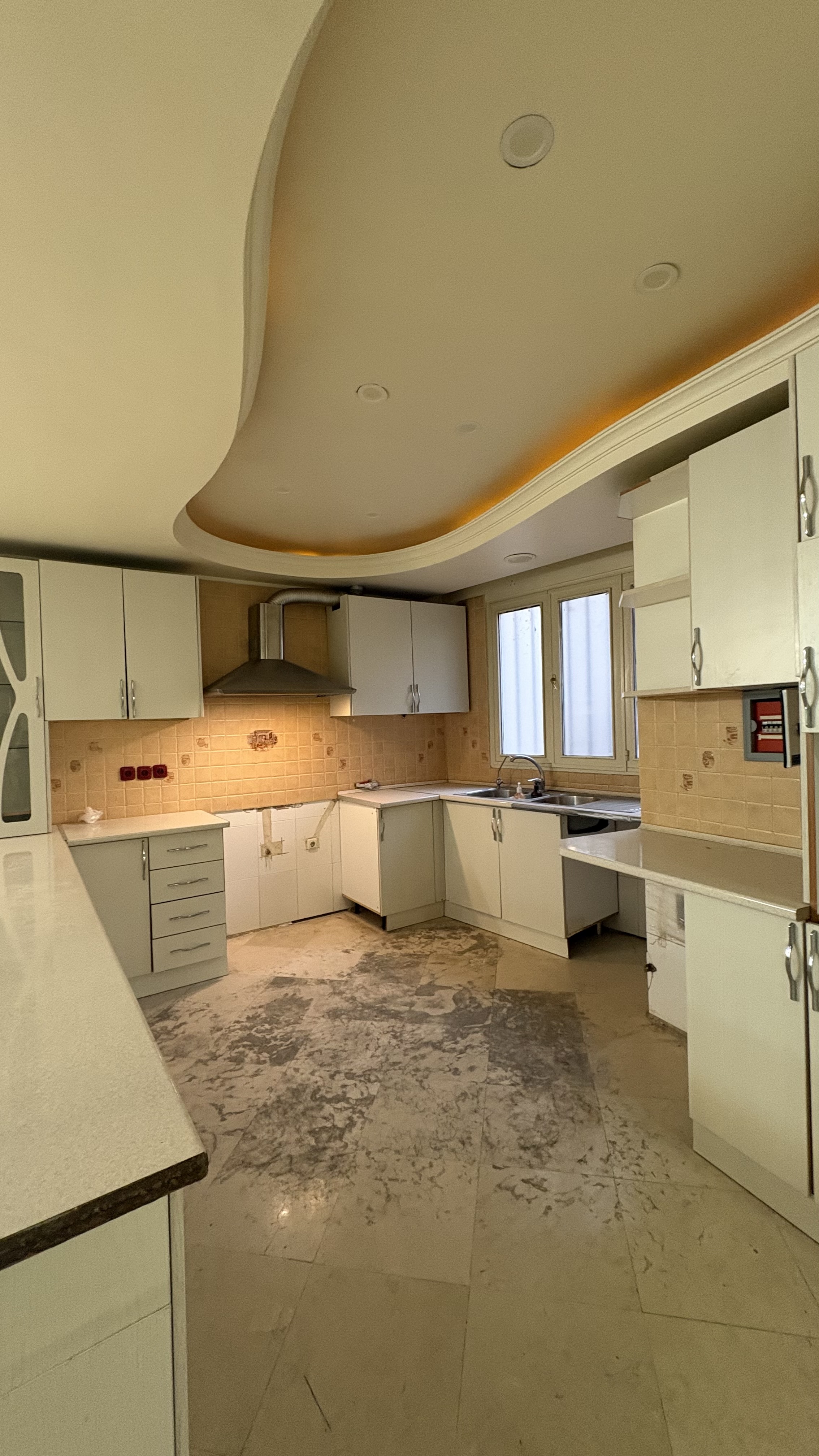 فروش آپارتمان 130 متر فرمانیه 3خواب تک‌واحدی