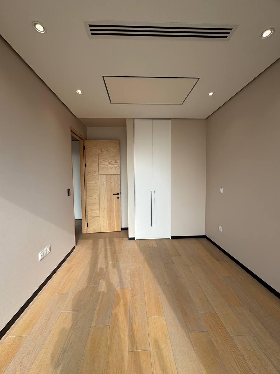 فروش آپارتمان 220 متری خوش نقشه ویو ابدی در نیاوران