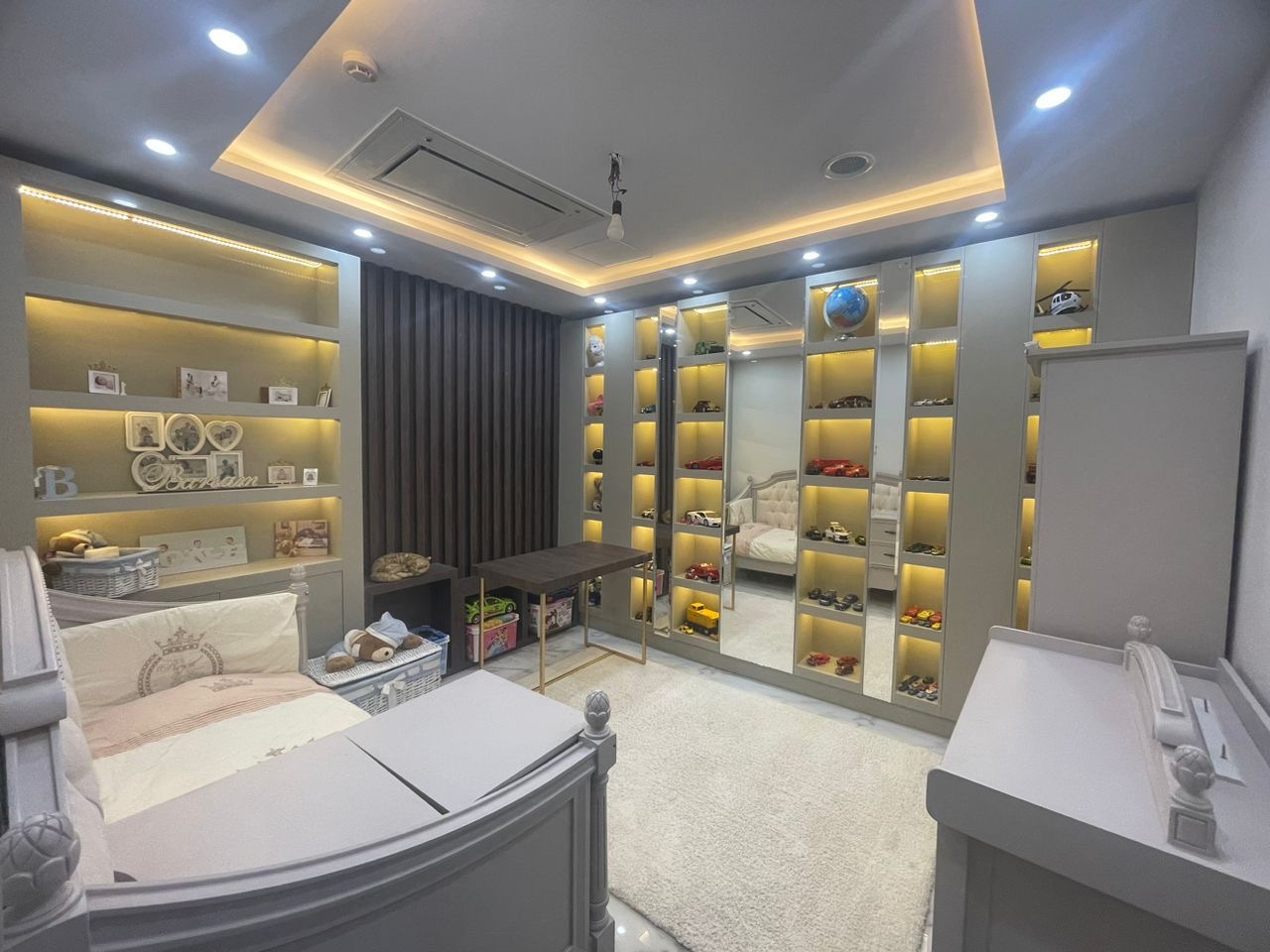 فروش آپارتمان 159متر اجودانیه 2 پارکینگ