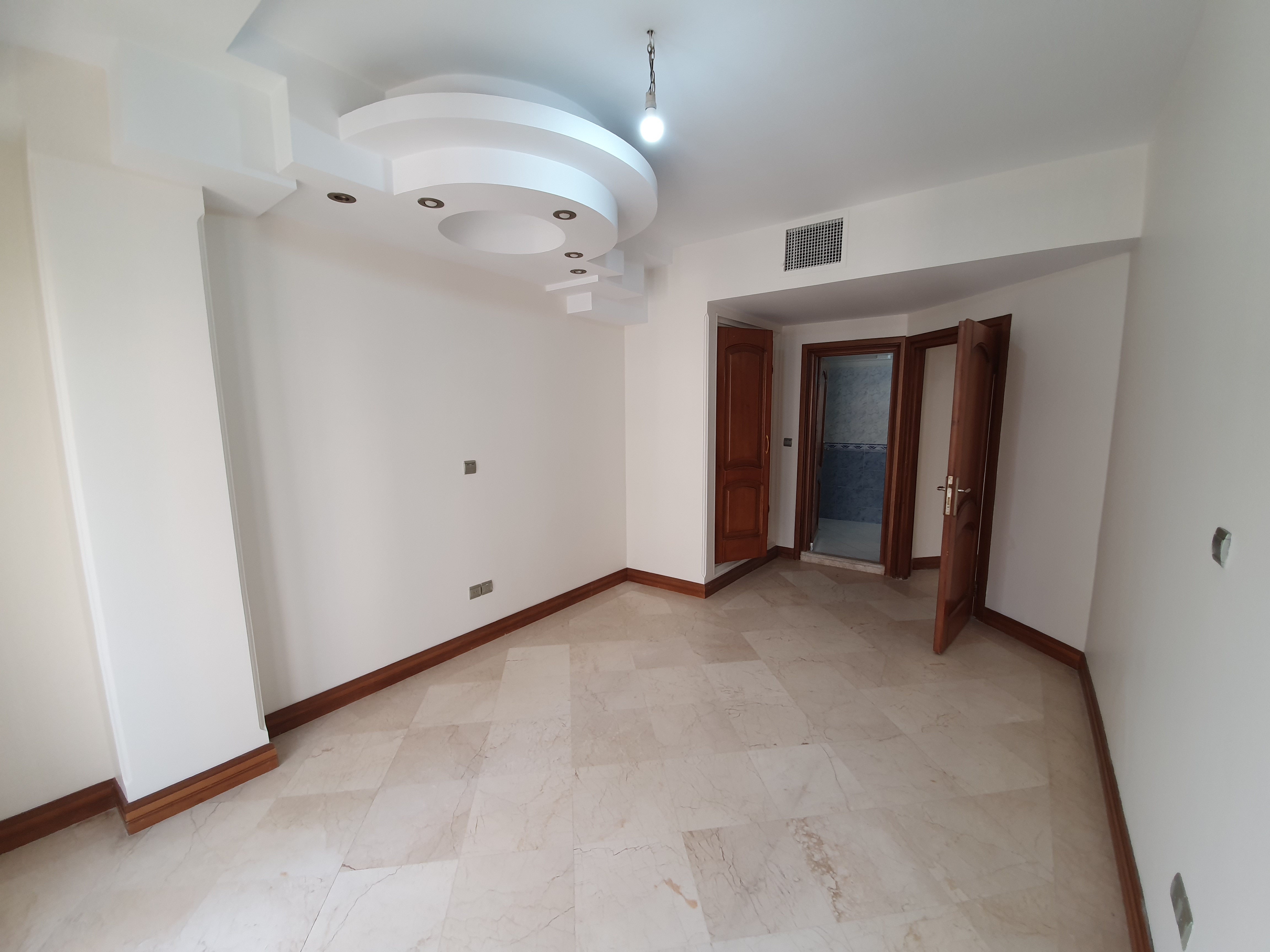 اجاره آپارتمان 200 متری آجودانیه استخر فعال