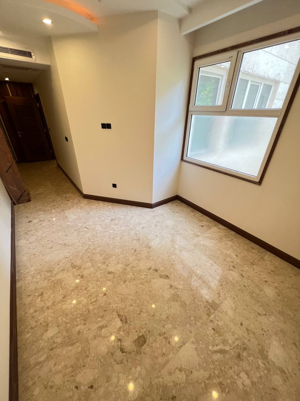 اجاره آپارتمان 160 متر دیباجی کلیدنخورده تاپ لوکیشن دوجهت نور ورودی لابی