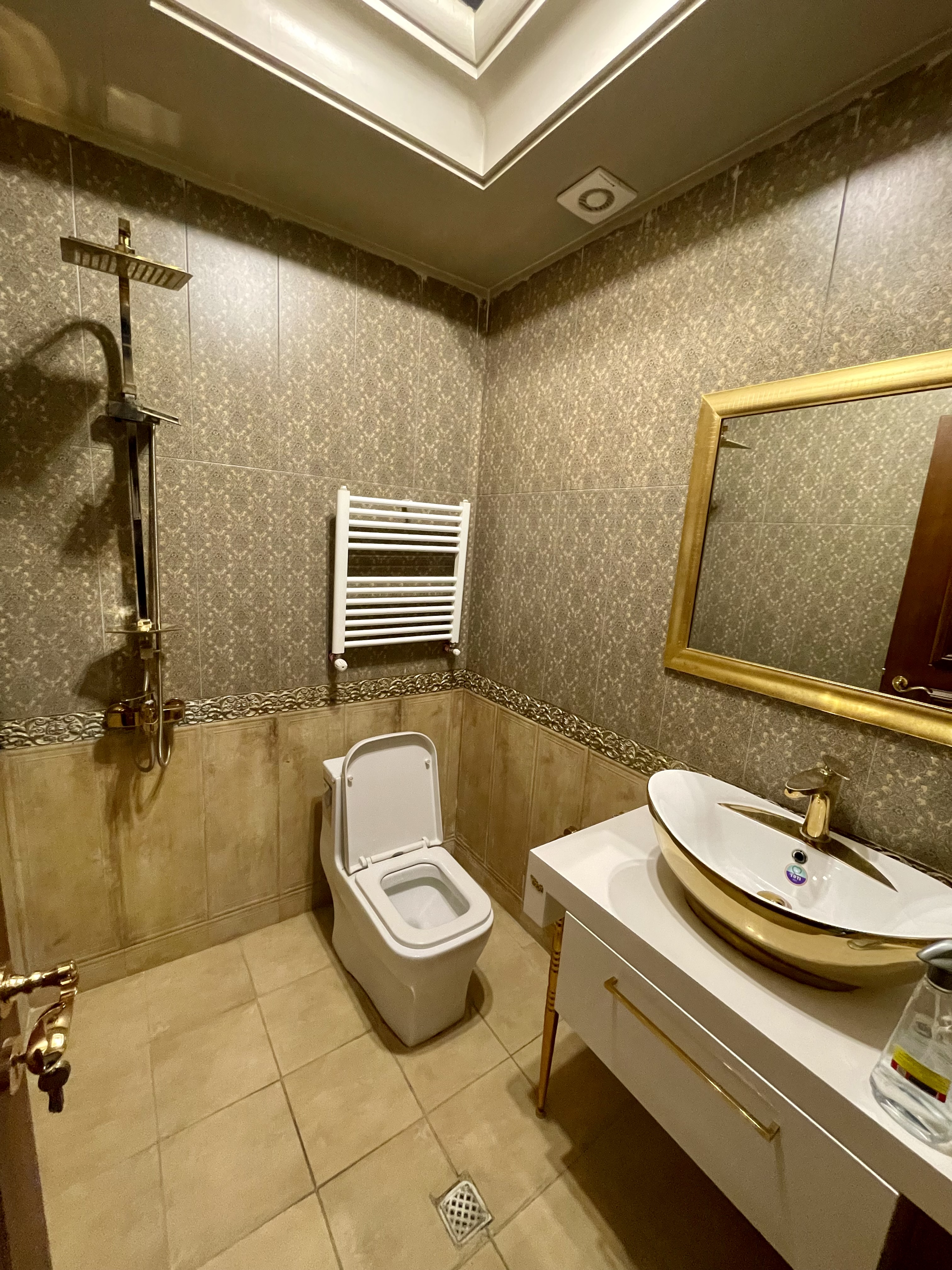 اجاره آپارتمان ۱۰۰ متر قیطریه جنب پارک