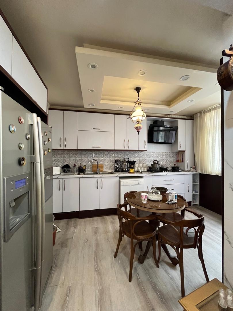 فروش 150 متر آپارتمان دیباجی جنوبی غرق نور حیاط