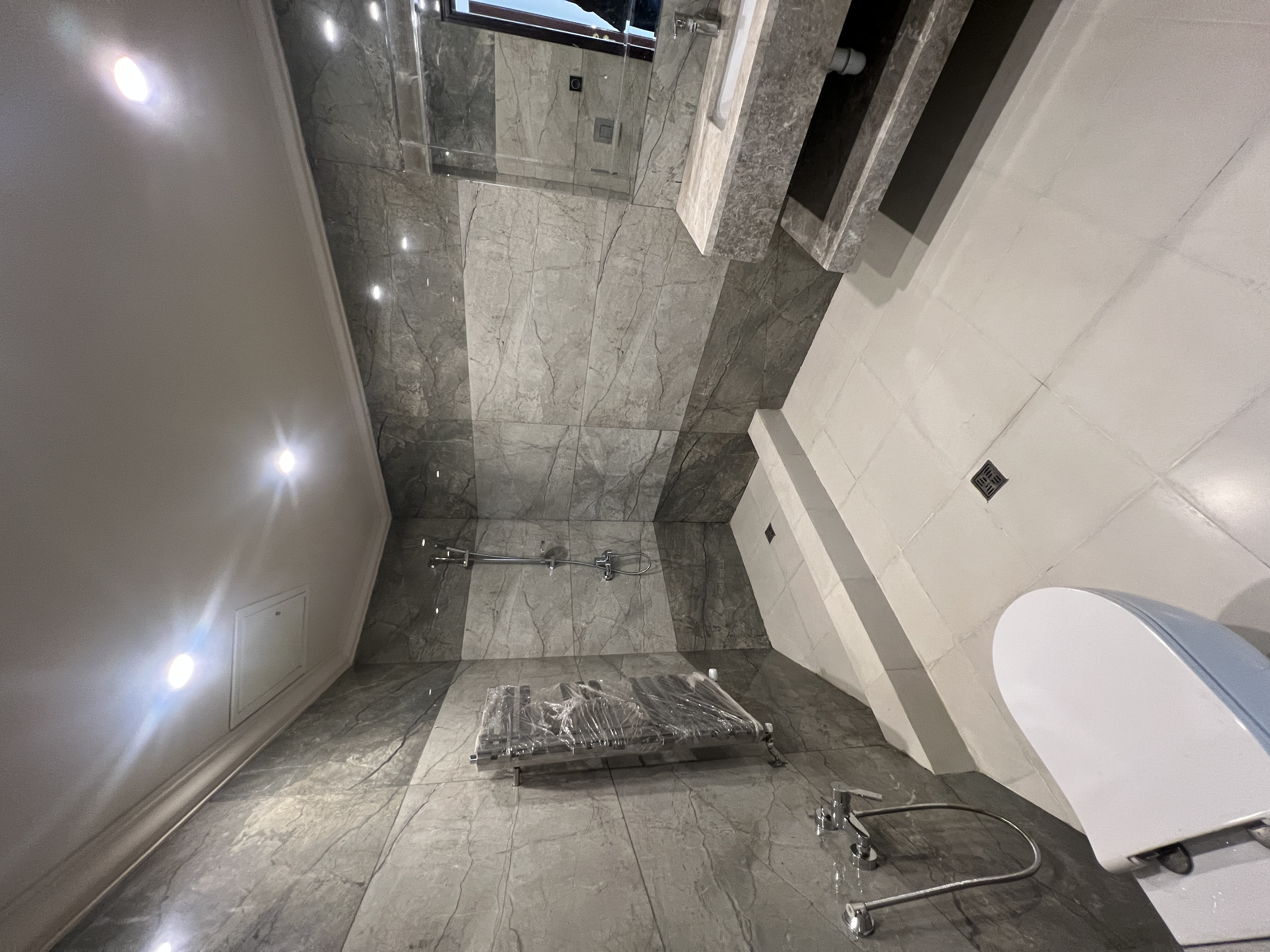 اجاره آپارتمان 250متر فرمانیه کلید‌نخورده فول‌مشاعات