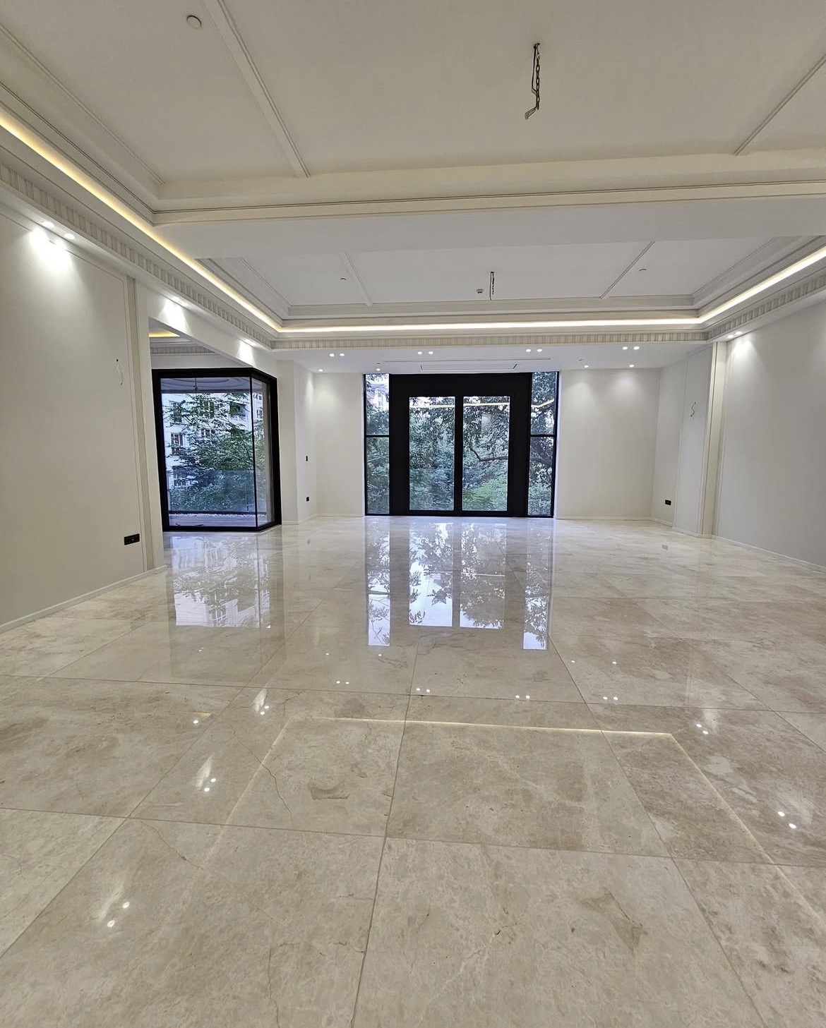اجاره آپارتمان 220متر فرمانیه فول‌مشاعات 3پارکینگ