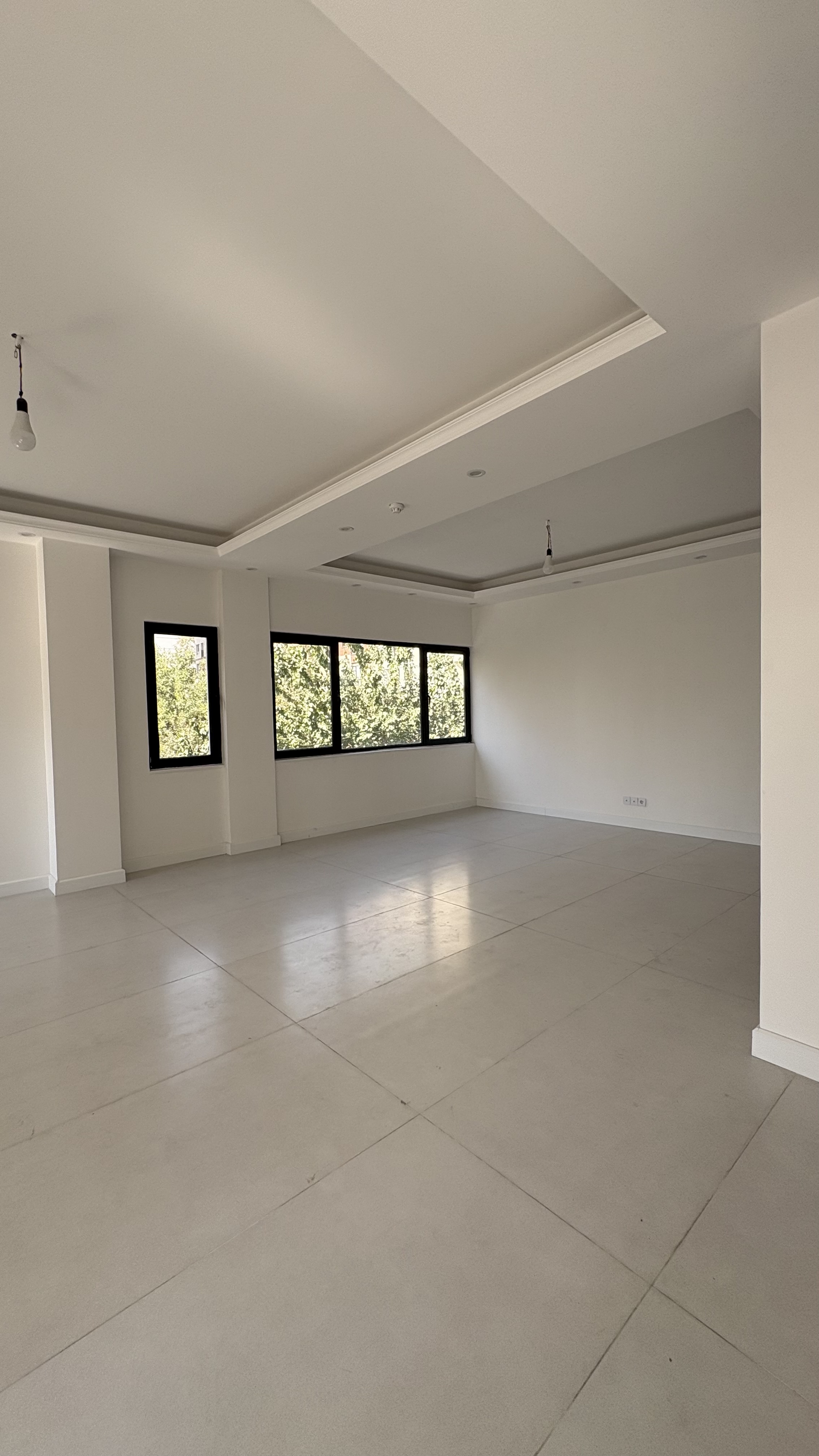 فروش اپارتمان /250 متر/4خواب/برج باغ/آجودانیه