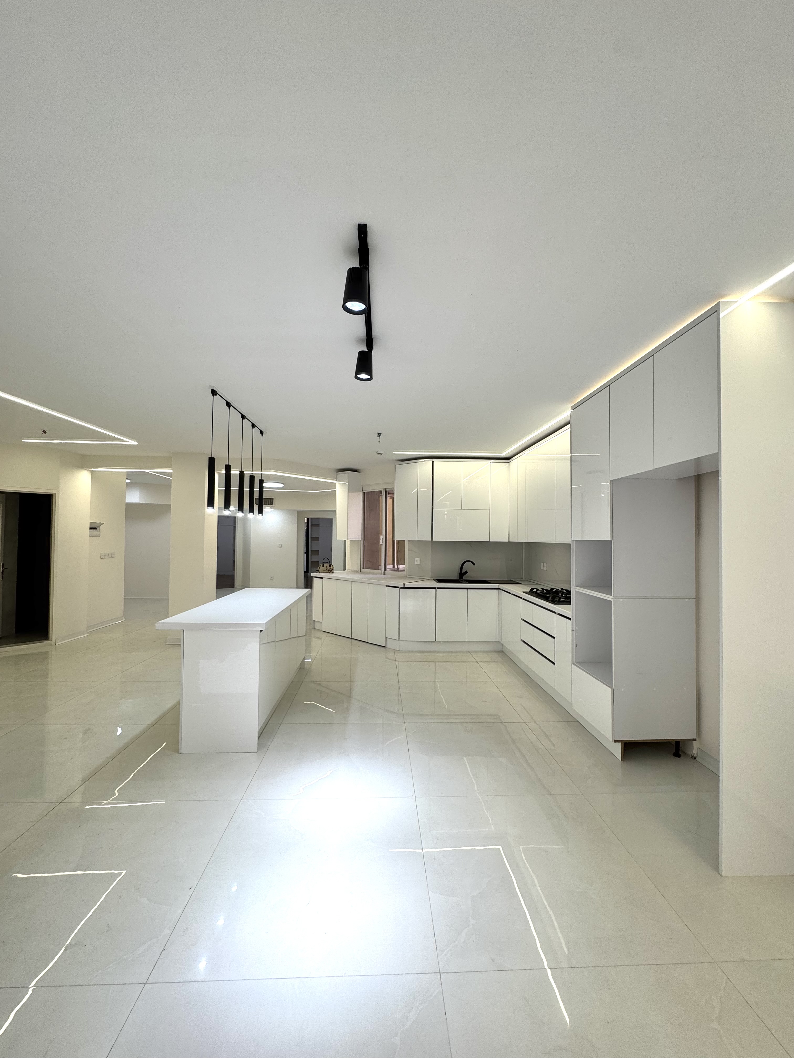فروش آ‌پارتمان 210 متر سنبل