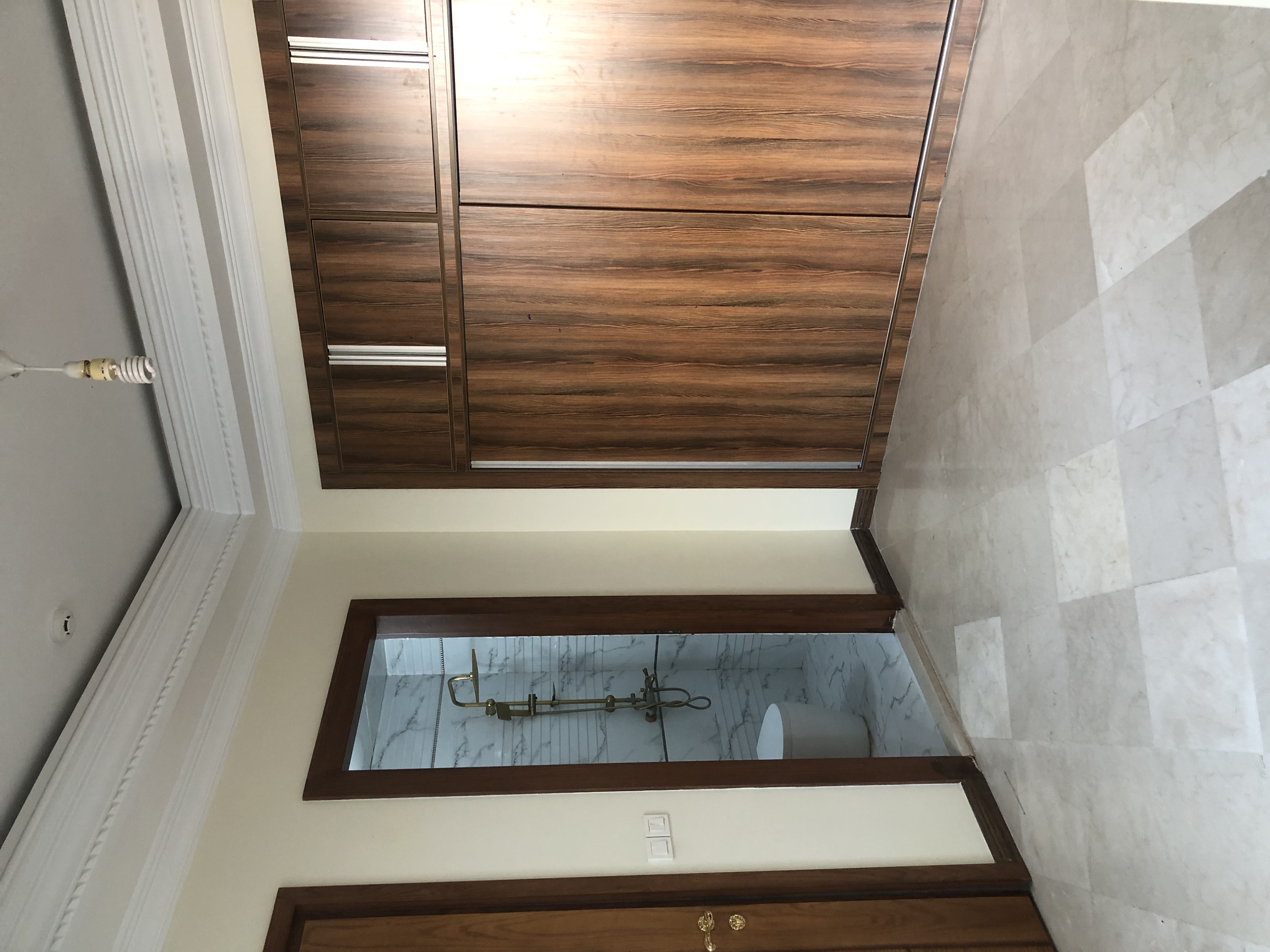 105متری فرمانیه