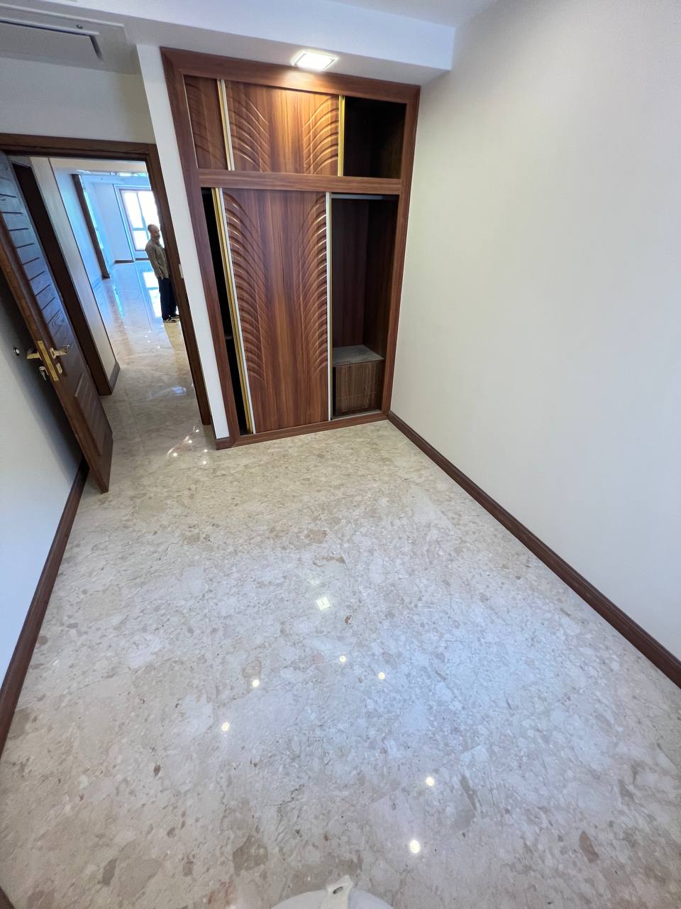 اجاره آپارتمان 160 متر دیباجی کلیدنخورده تاپ لوکیشن دوجهت نور ورودی لابی