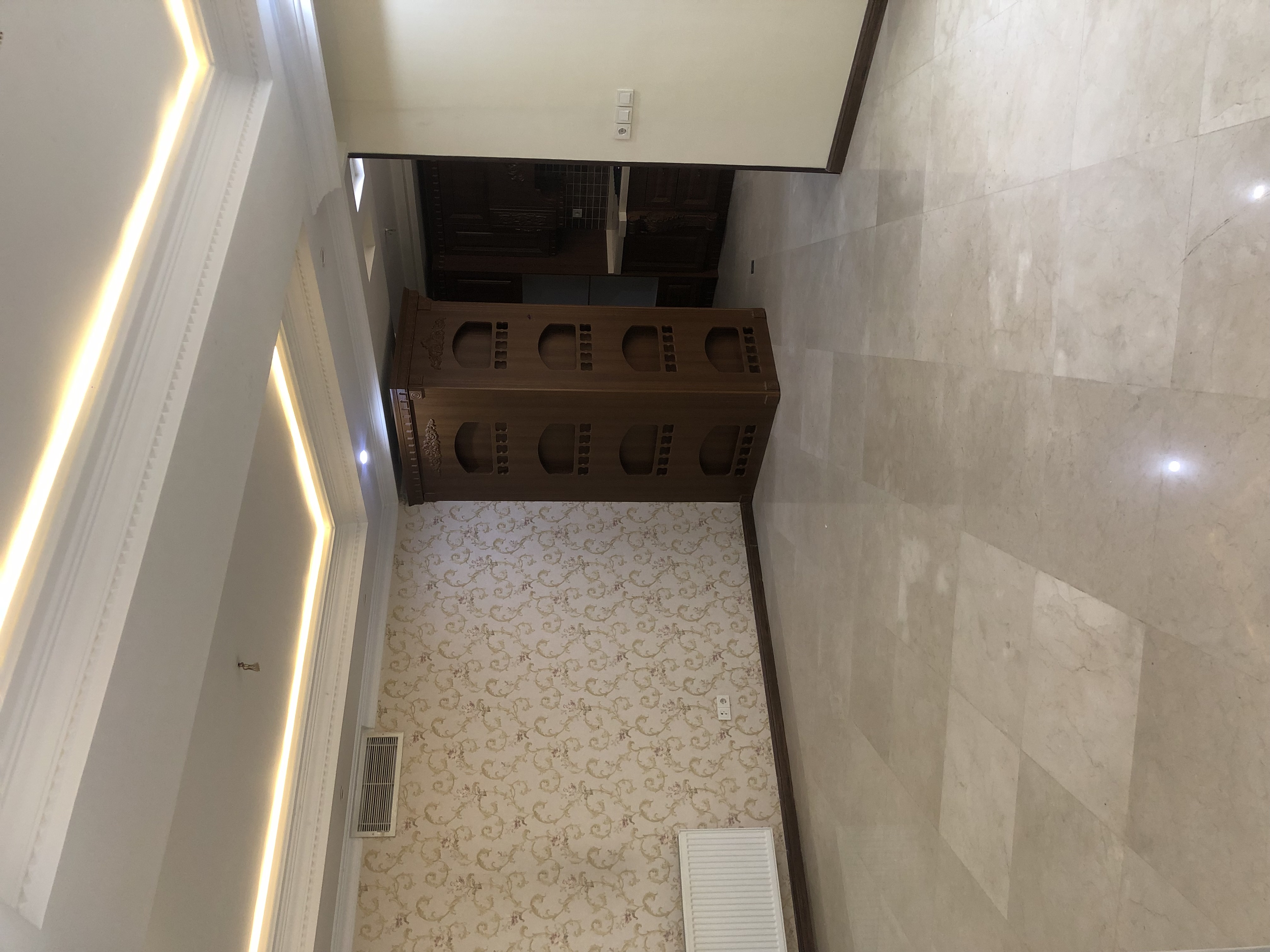 105متری فرمانیه