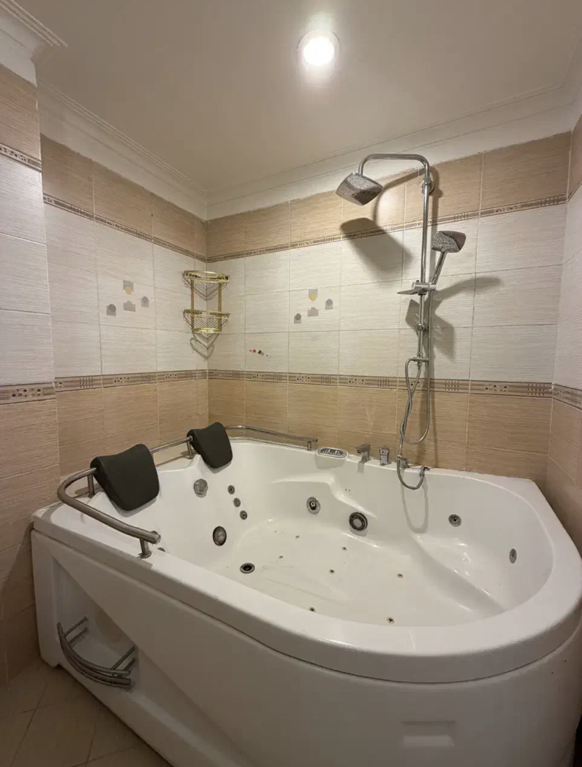 فروش آپارتمان 210متر  کارمانیه شمالی 3خواب ویو مشجر