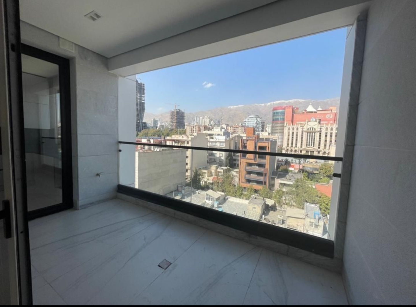 اجاره آپارتمان 200متر اجودانیه 3 خواب(1مستر)