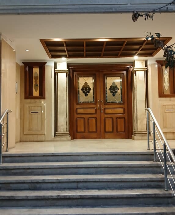 فروش آپارتمان 90 متر گلزار 2 خواب بالکن دار و سرایداری
