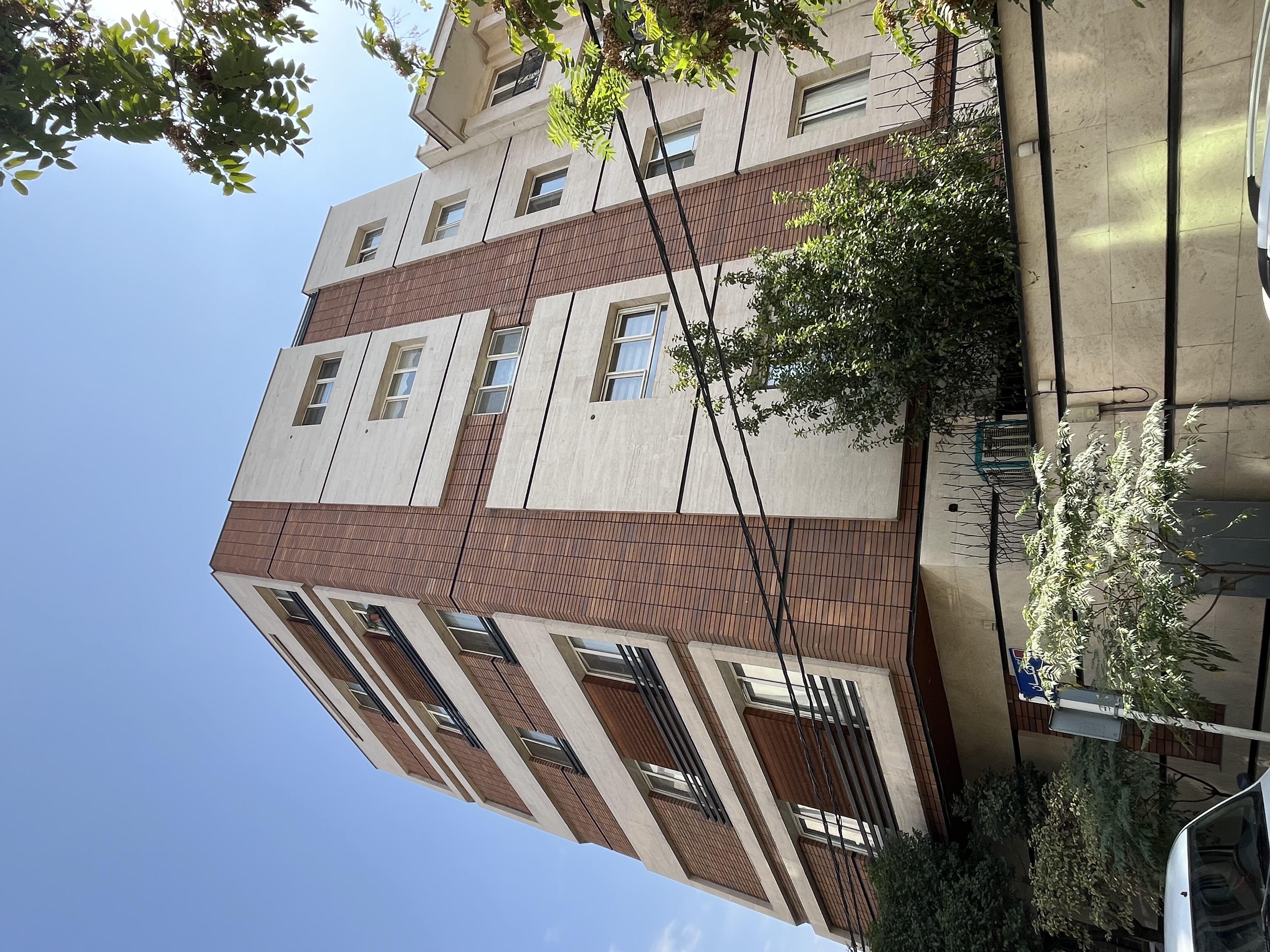 فروش آپارتمان 145 متر با 2 پارکینگ سندی در فرمانیه